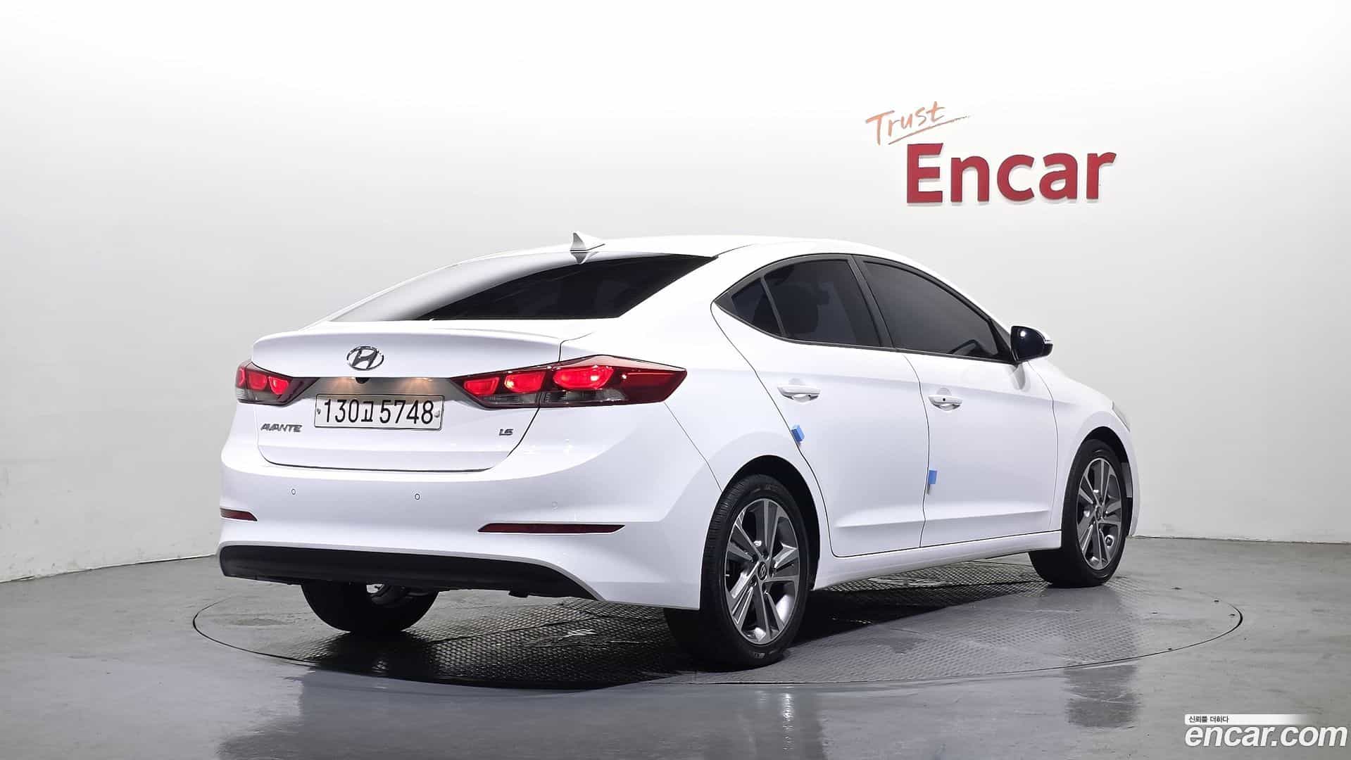 AVANTE Hyundai 2018.7-OUTER-002