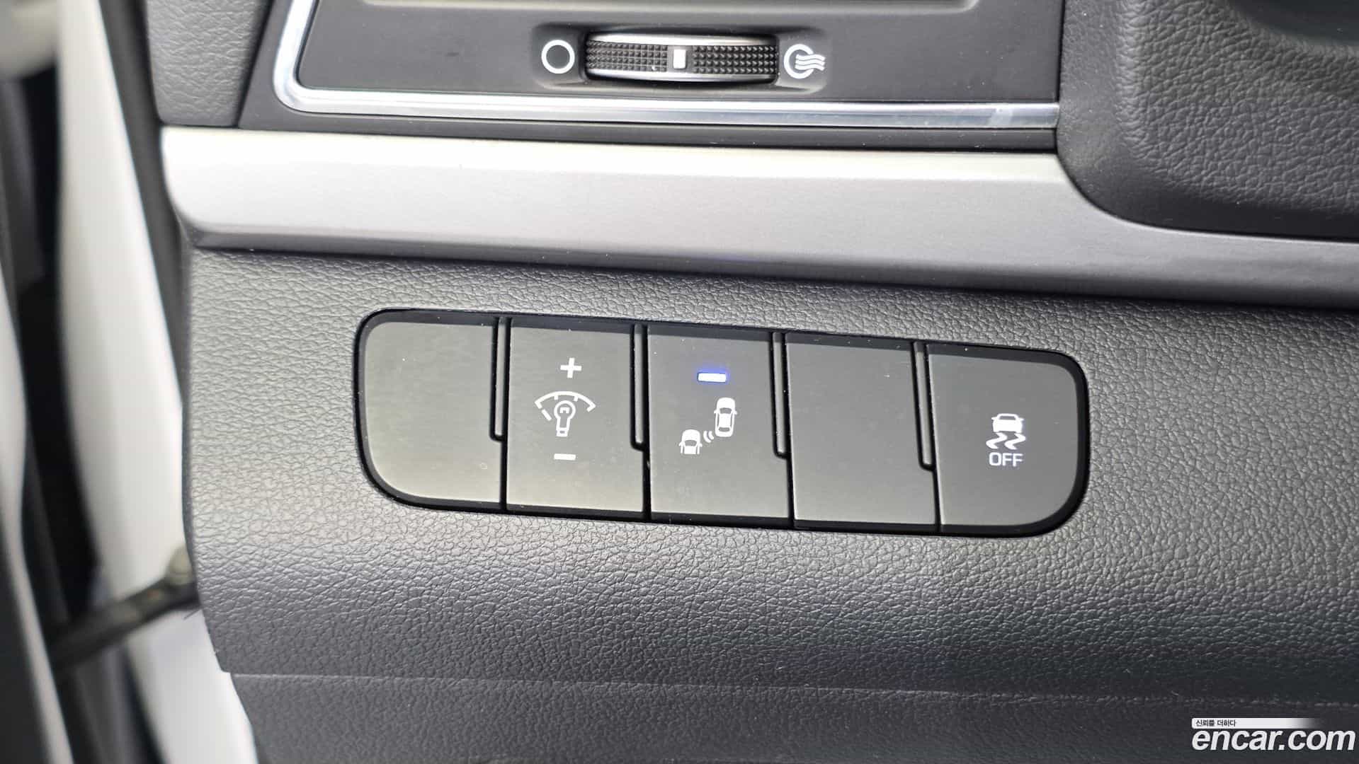 AVANTE Hyundai 2018.7-OPTION-018