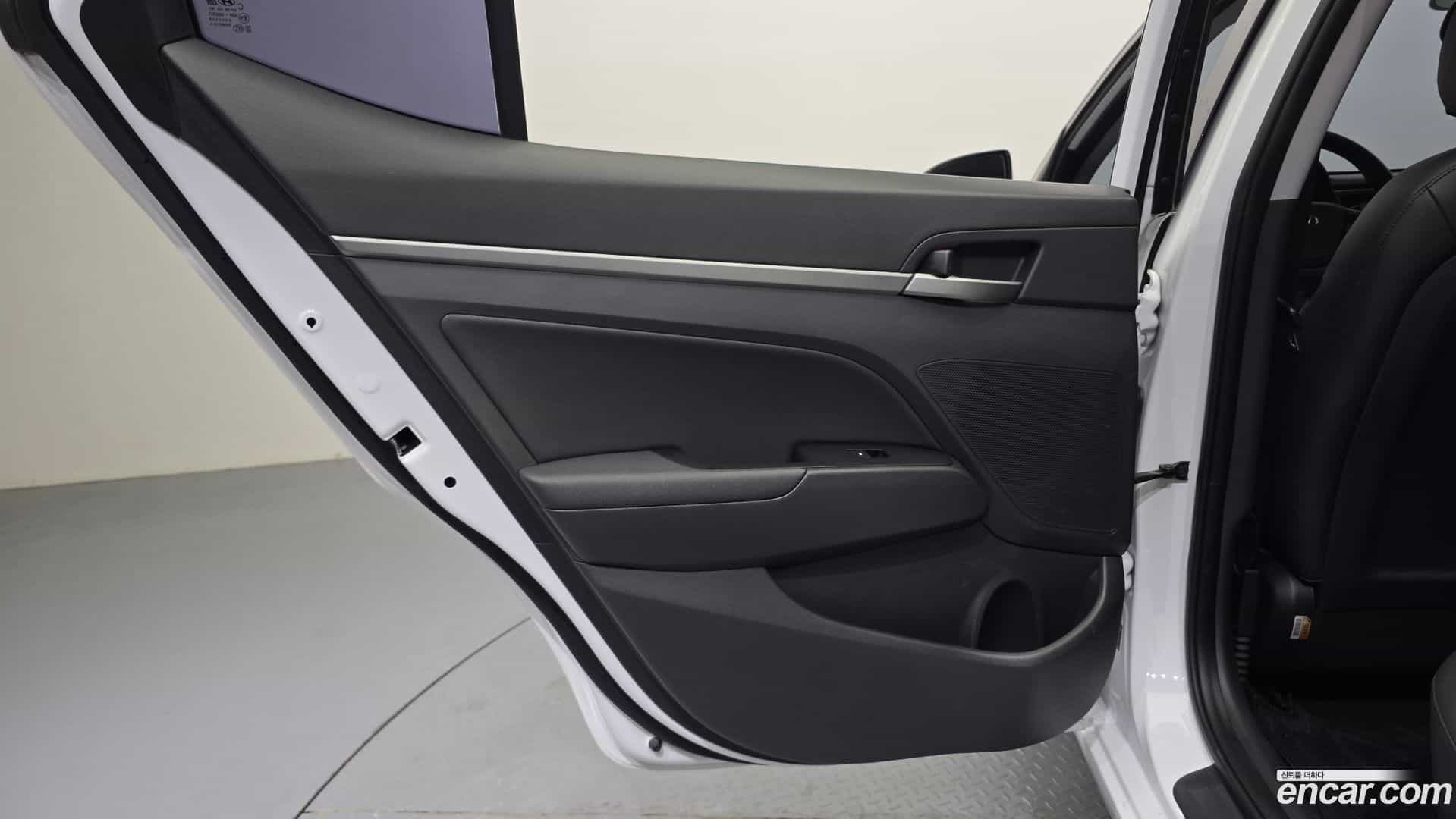 AVANTE Hyundai 2018.7-INNER-035