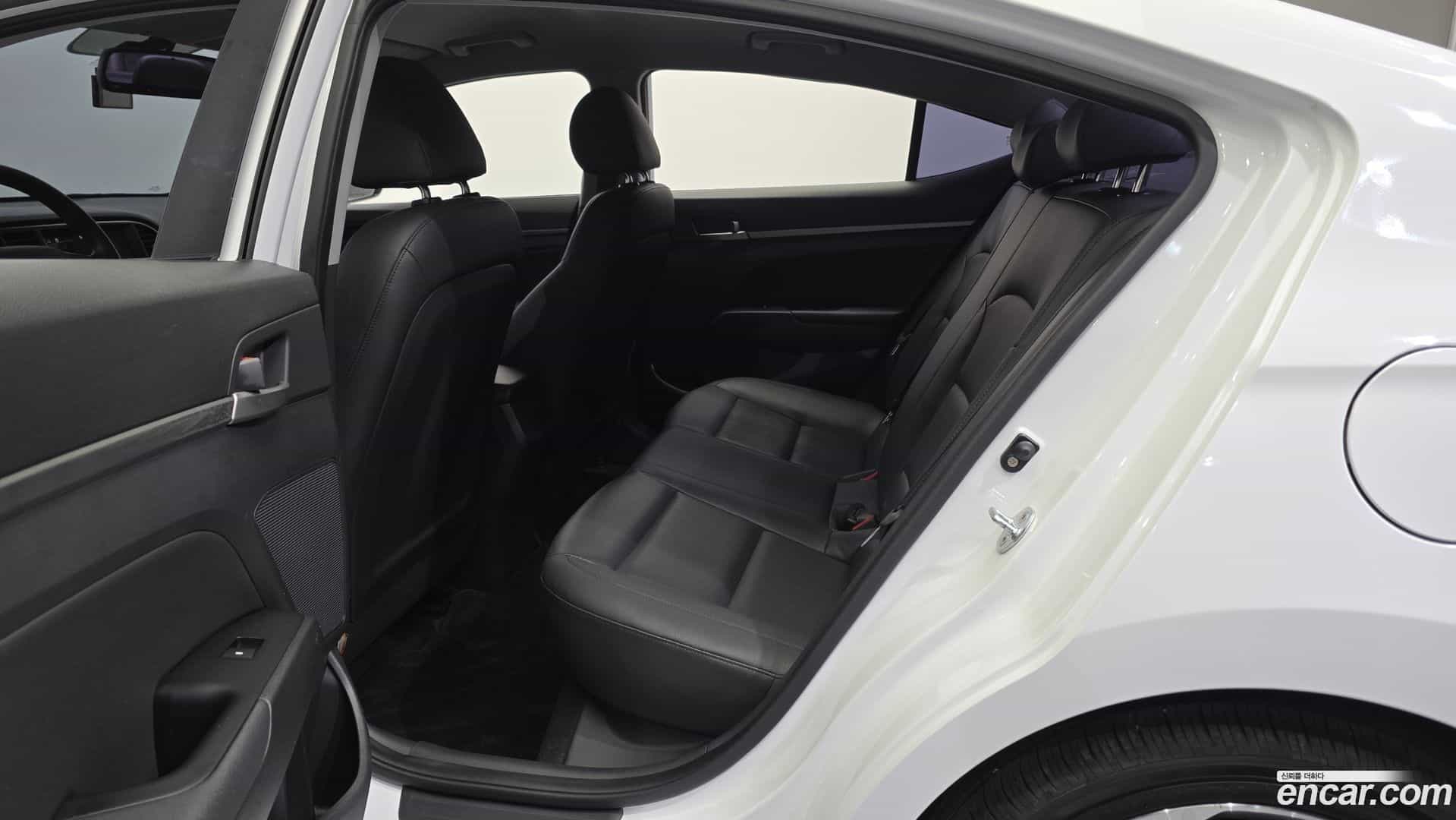 AVANTE Hyundai 2018.7-INNER-036