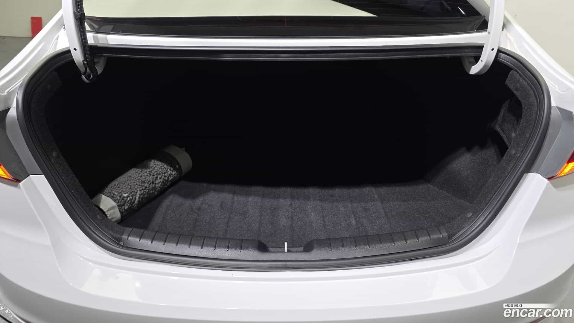 AVANTE Hyundai 2018.7-OPTION-043