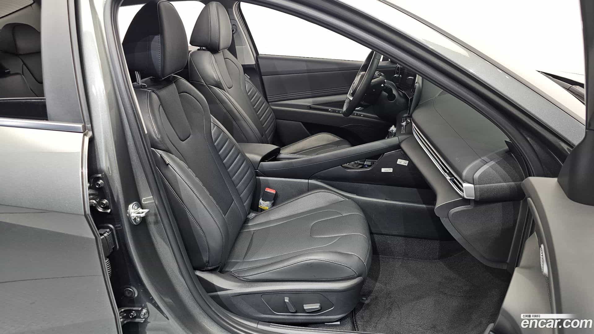 AVANTE Hyundai 2023.10-OPTION-016