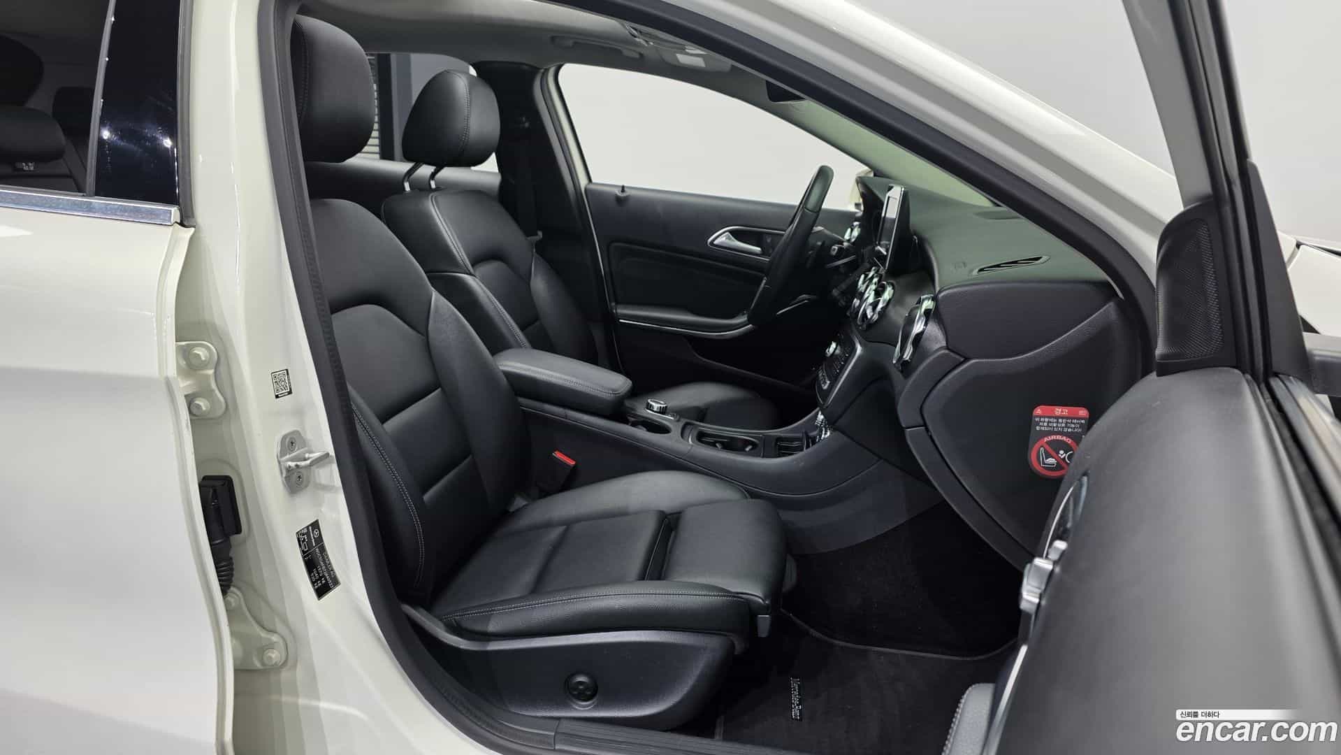 GLA-Class Mercedes-Benz 2017.11-OPTION-015