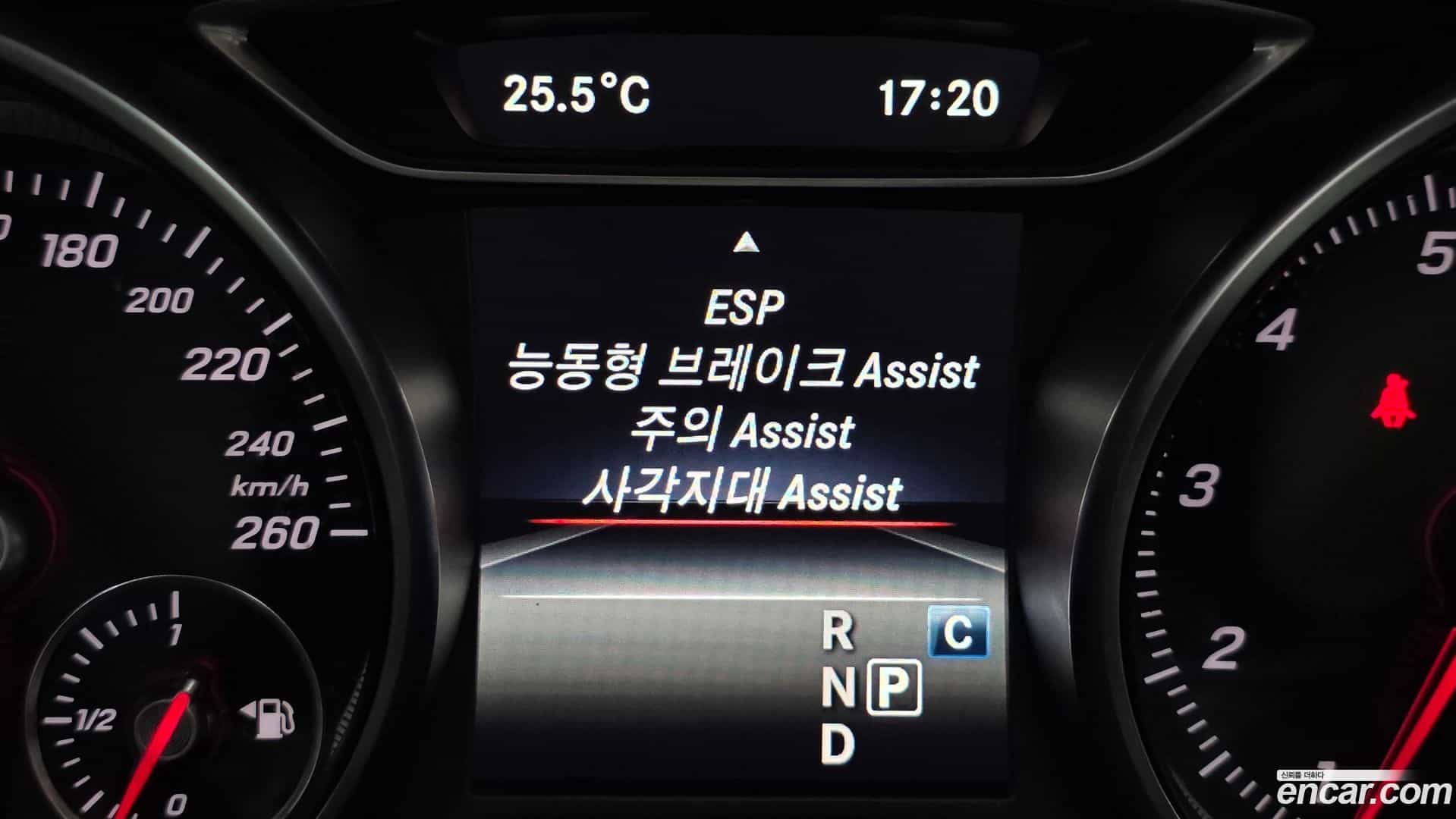 GLA-Class Mercedes-Benz 2017.11-OPTION-020