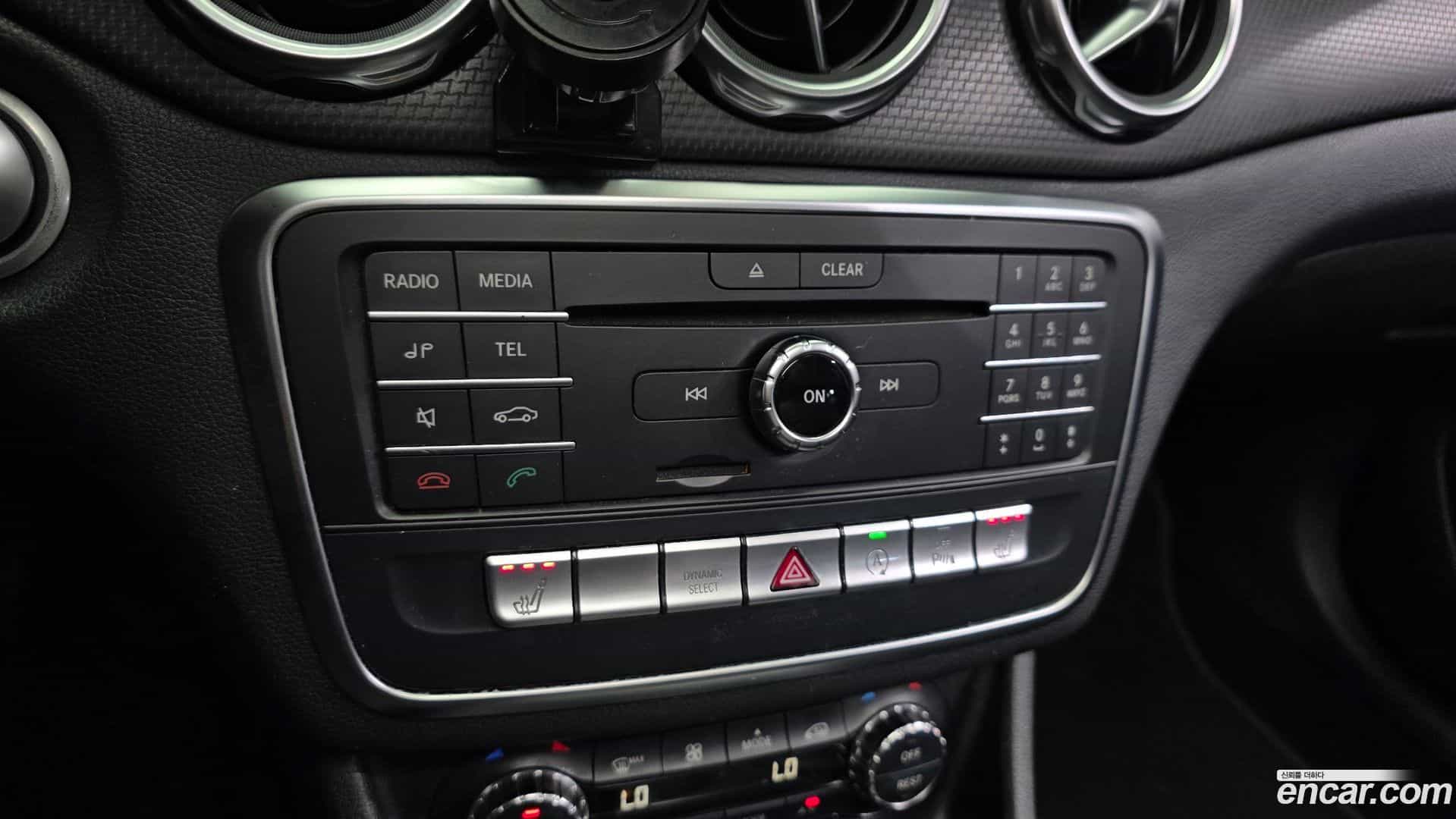 GLA-Class Mercedes-Benz 2017.11-OPTION-021