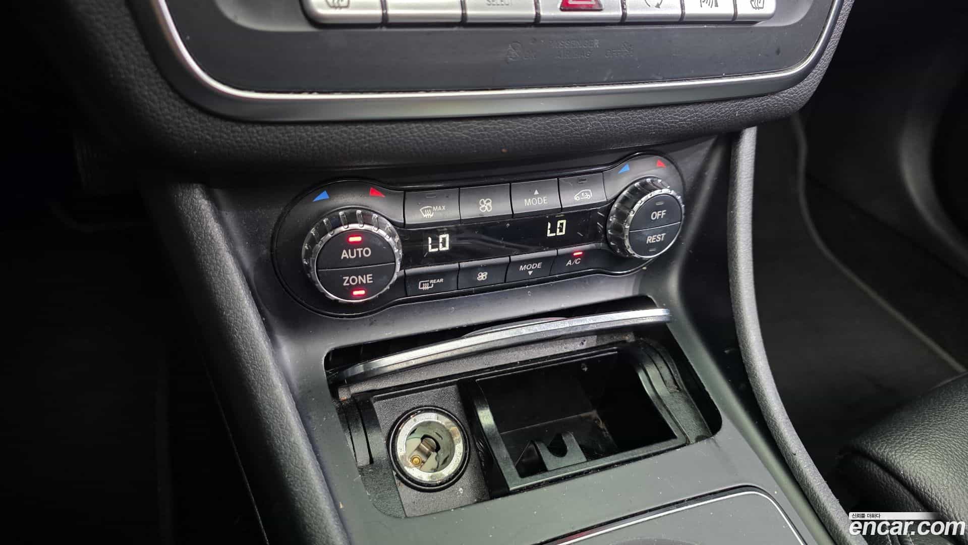 GLA-Class Mercedes-Benz 2017.11-OPTION-022