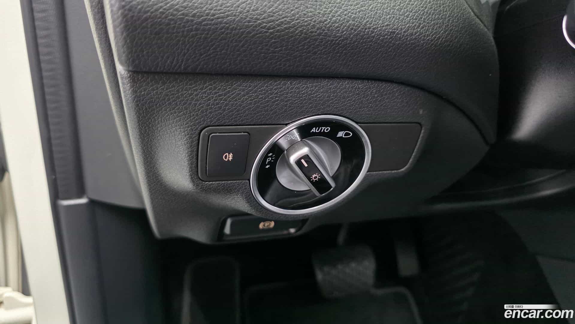 GLA-Class Mercedes-Benz 2017.11-OPTION-042