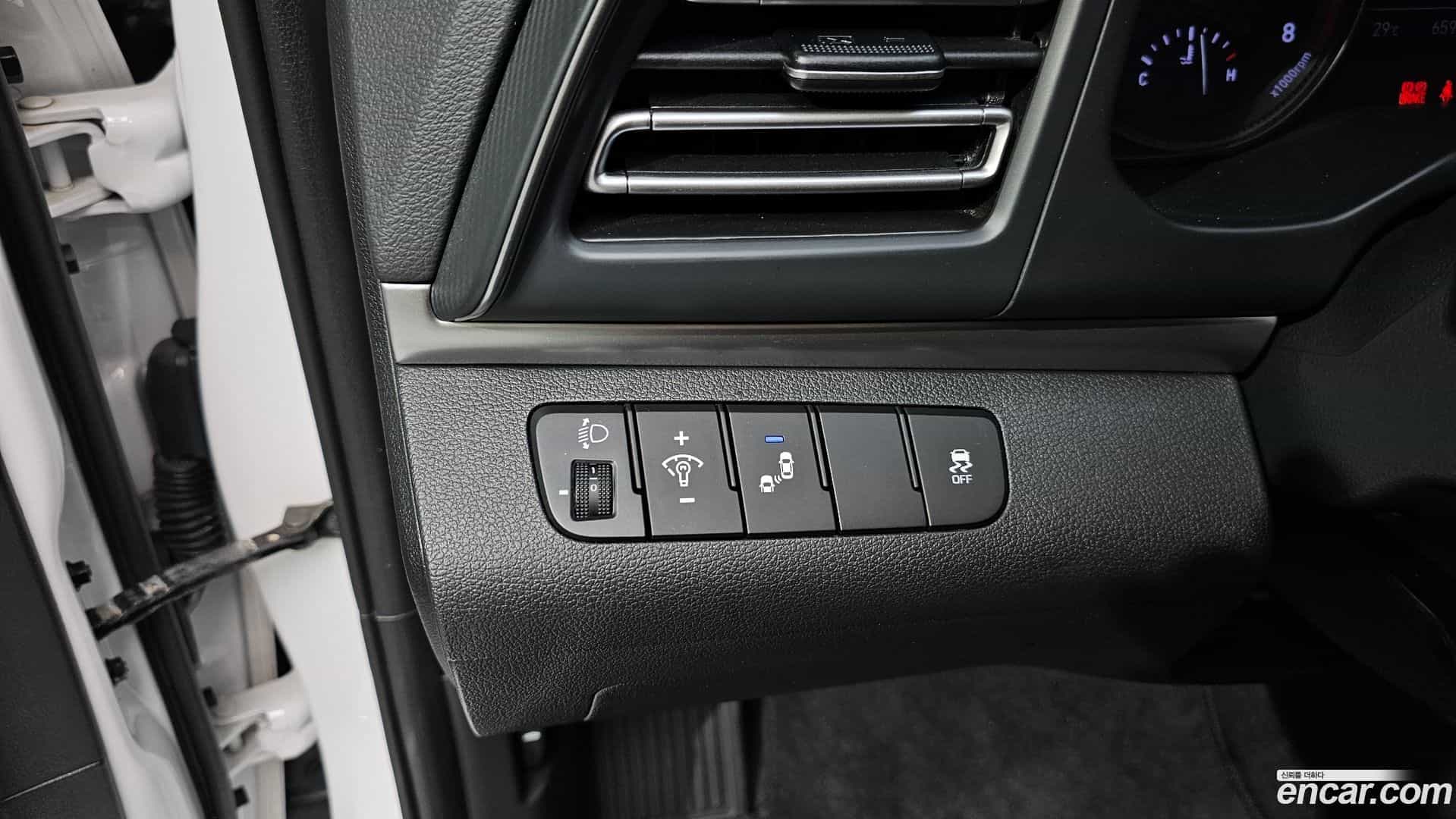 AVANTE Hyundai 2019.7-OPTION-021