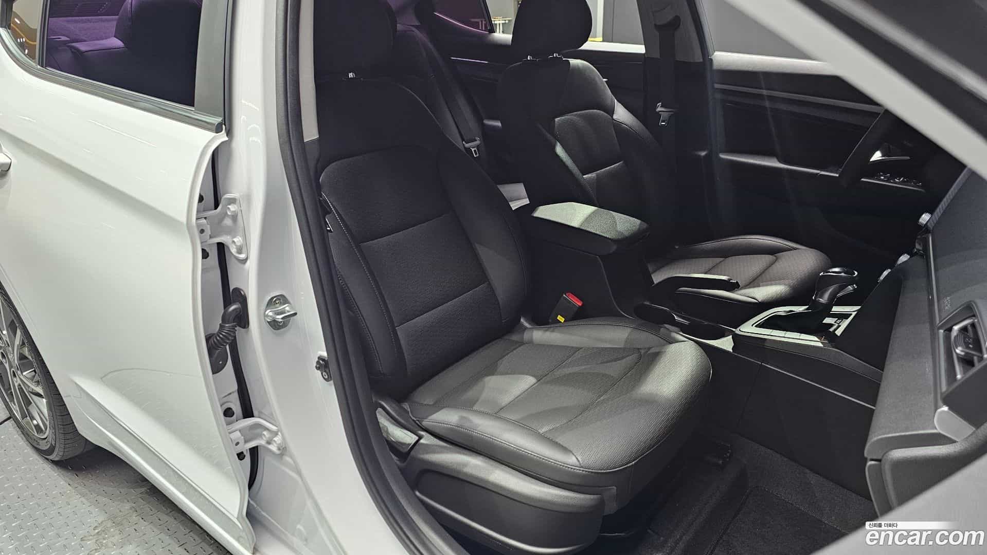 AVANTE Hyundai 2019.7-INNER-036