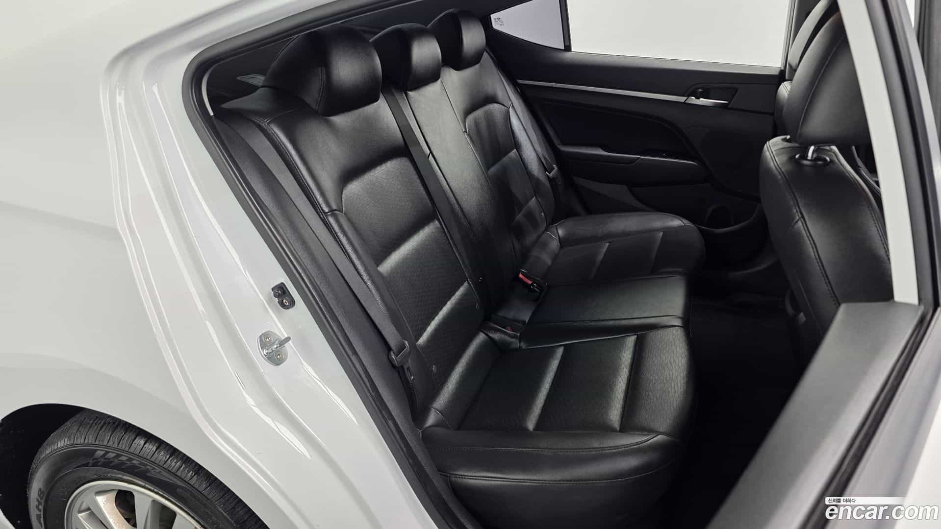 AVANTE Hyundai 2019.10-OPTION-015