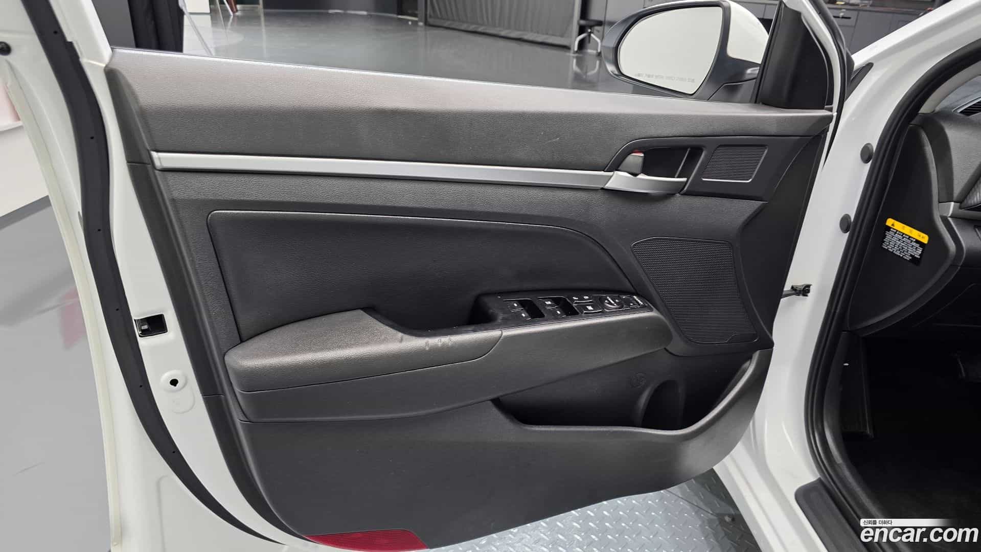 AVANTE Hyundai 2019.10-INNER-034