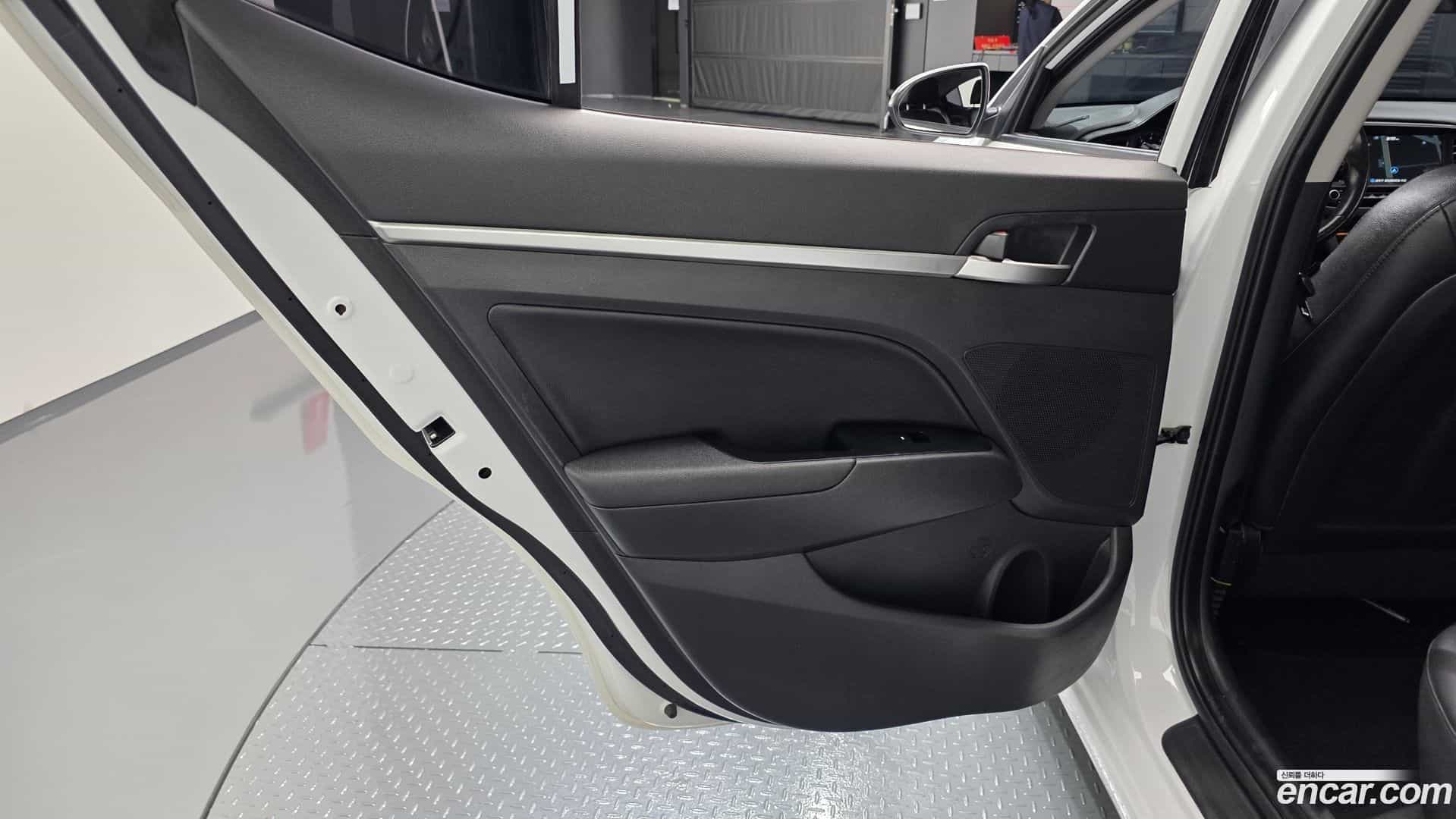 AVANTE Hyundai 2019.10-INNER-035