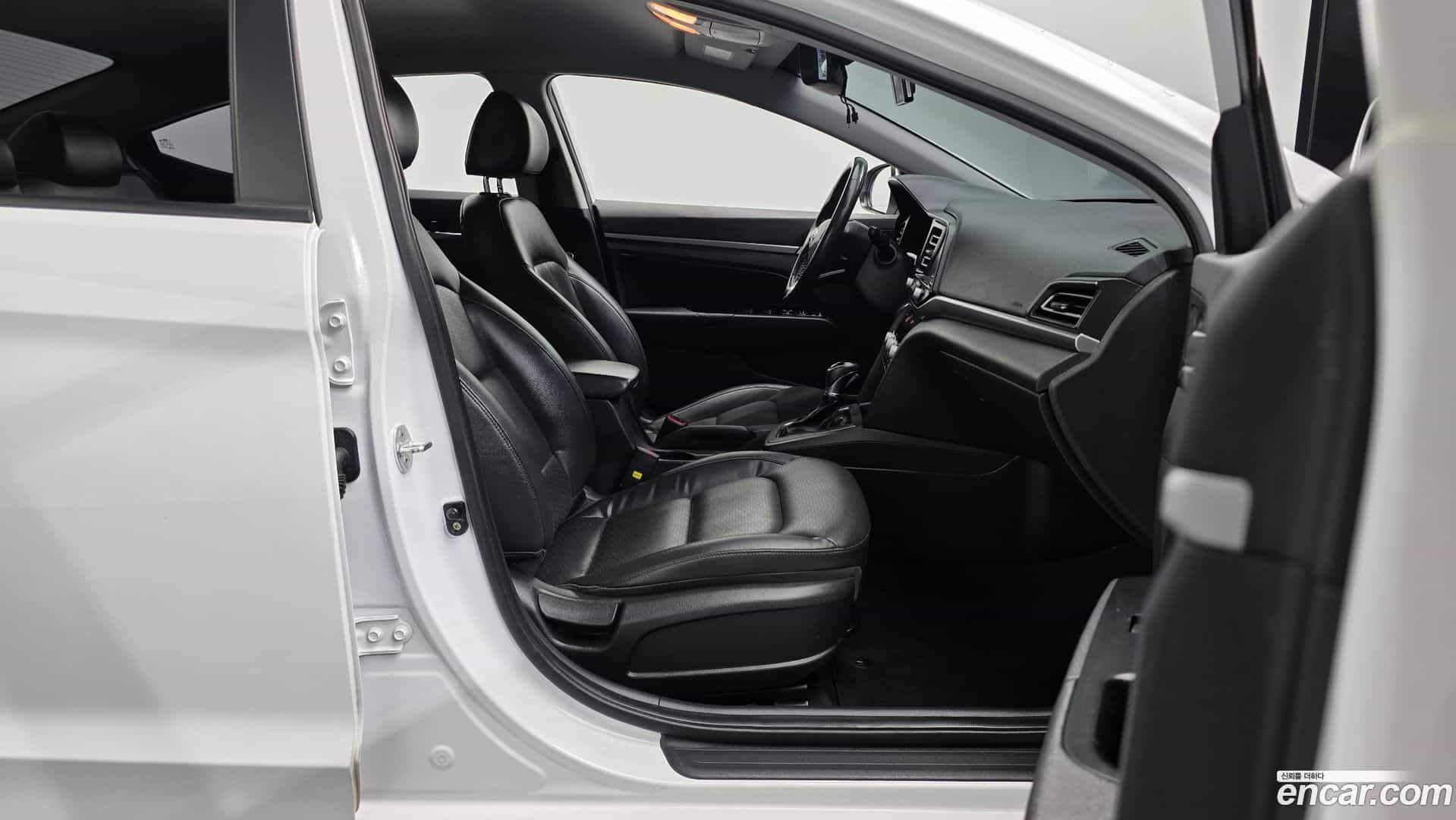 AVANTE Hyundai 2019.10-INNER-036