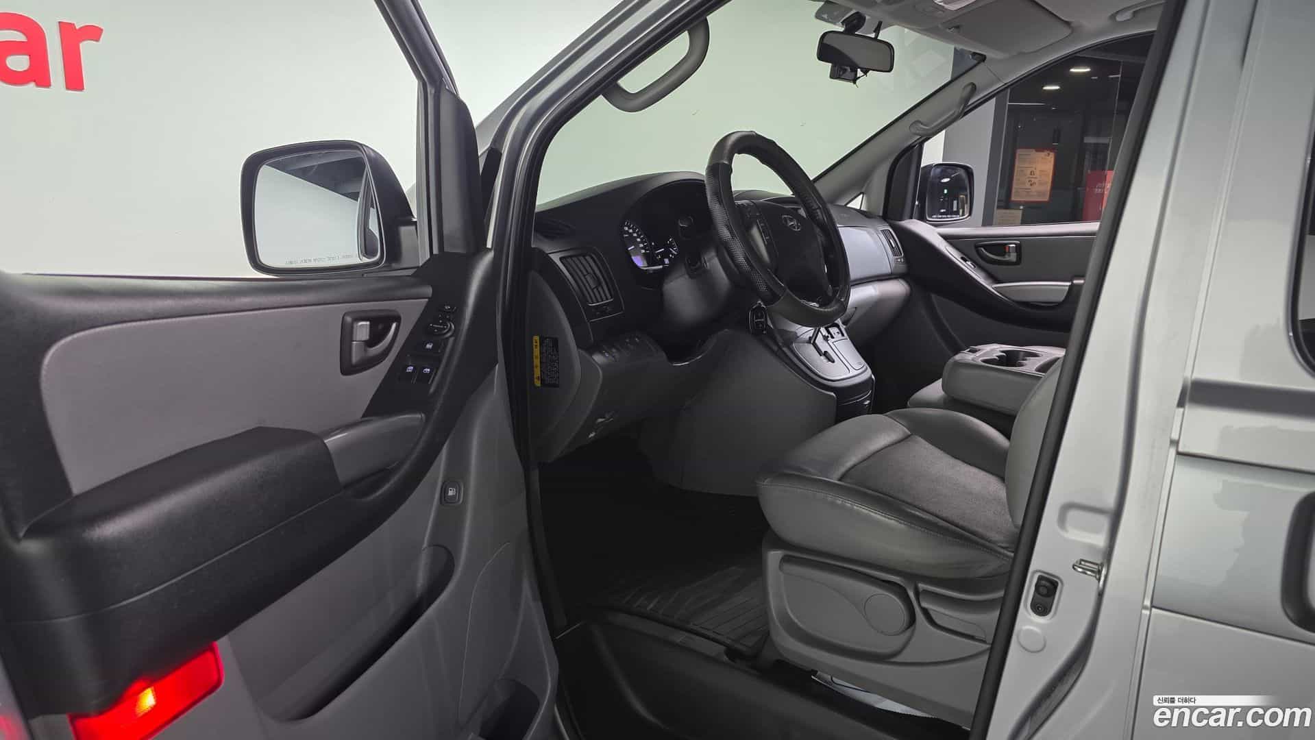Starex Hyundai 2018.11-INNER-010