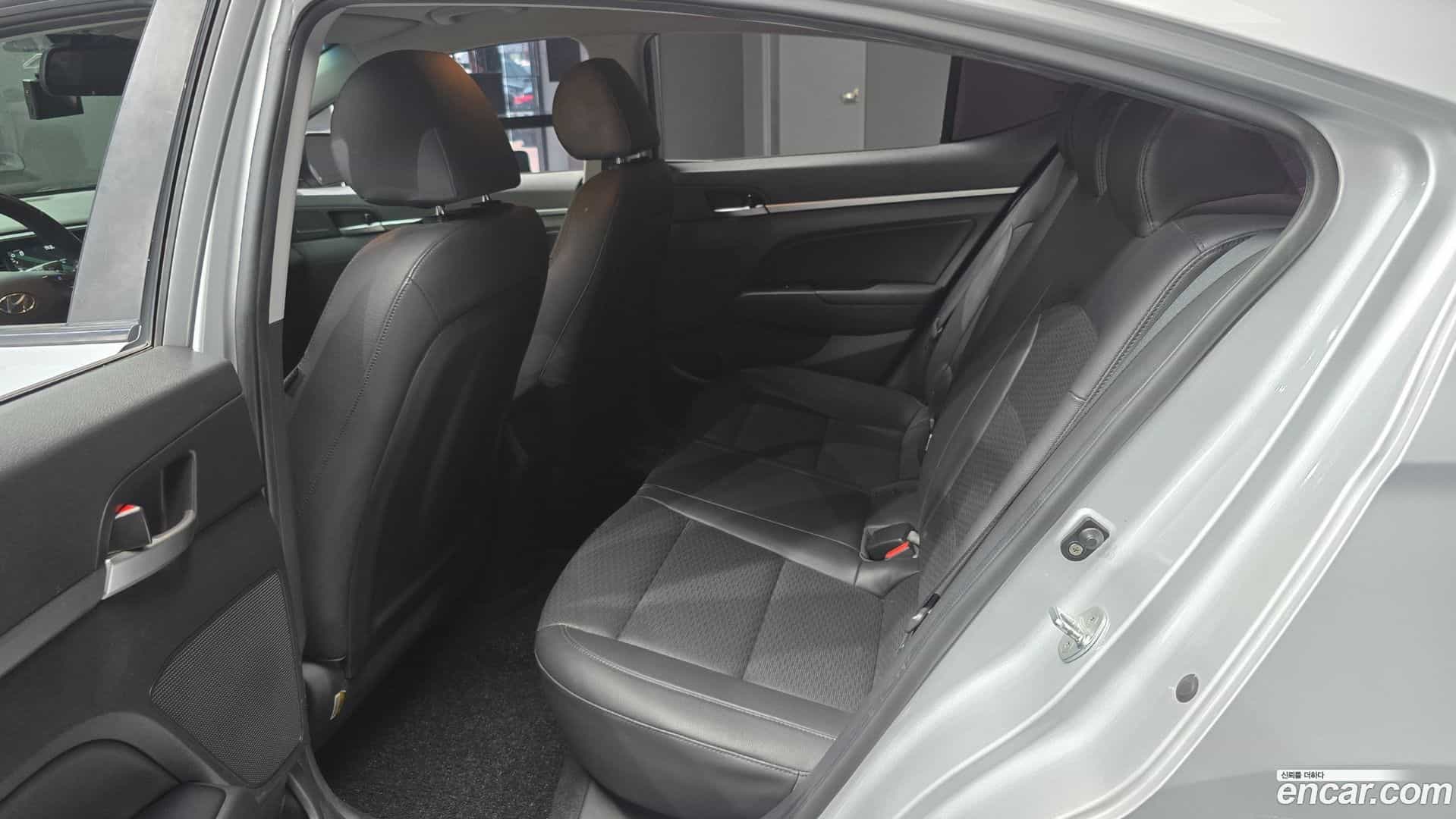 AVANTE Hyundai 2019.4-OPTION-015