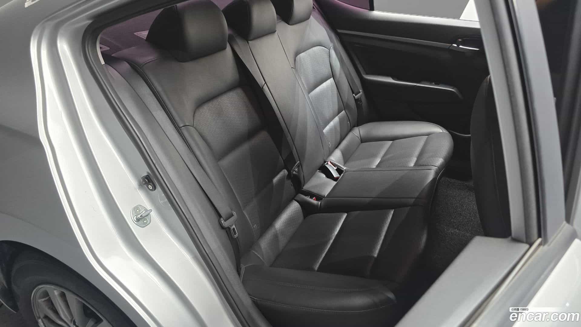 AVANTE Hyundai 2019.4-OPTION-016