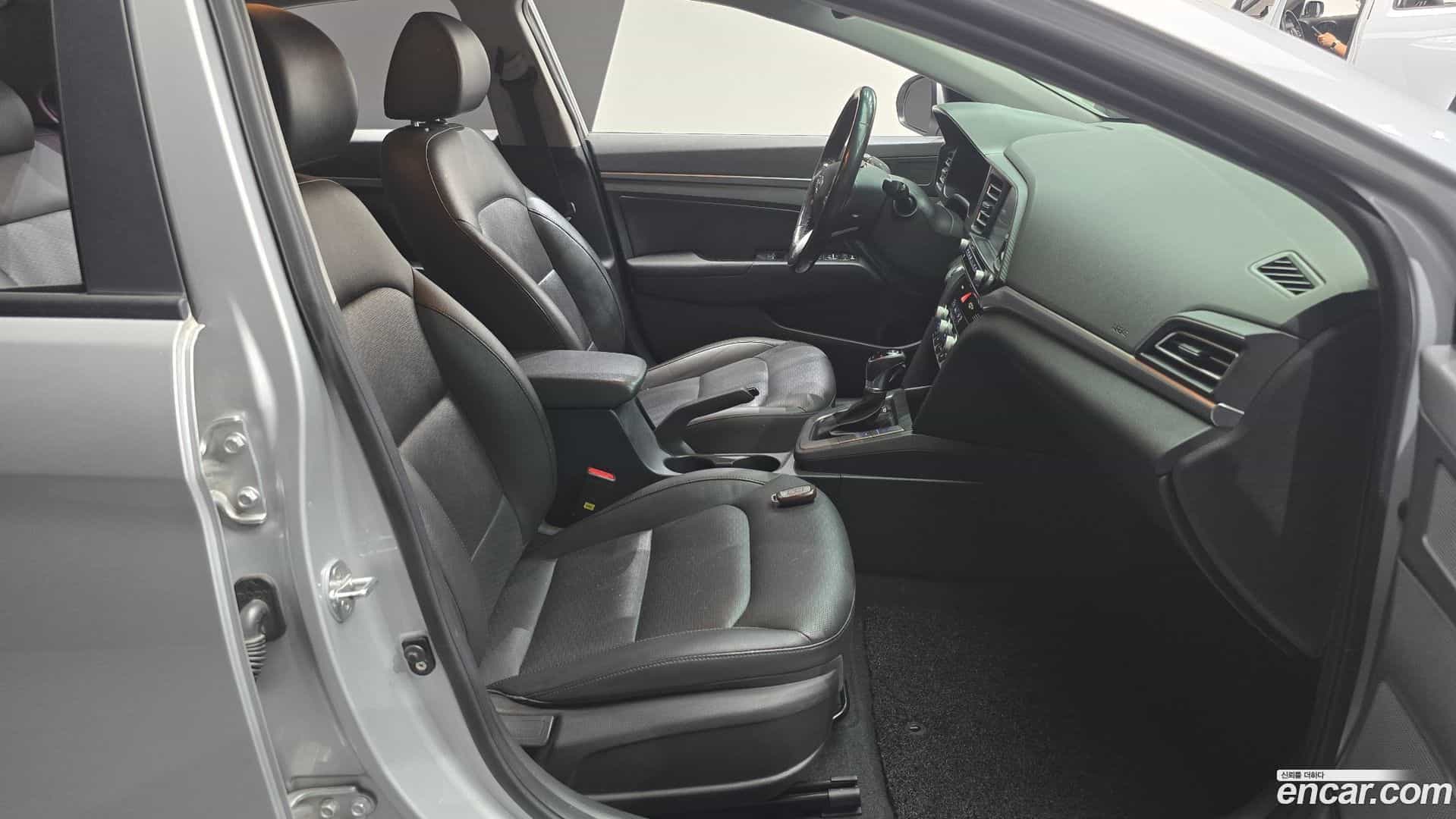 AVANTE Hyundai 2019.4-INNER-036