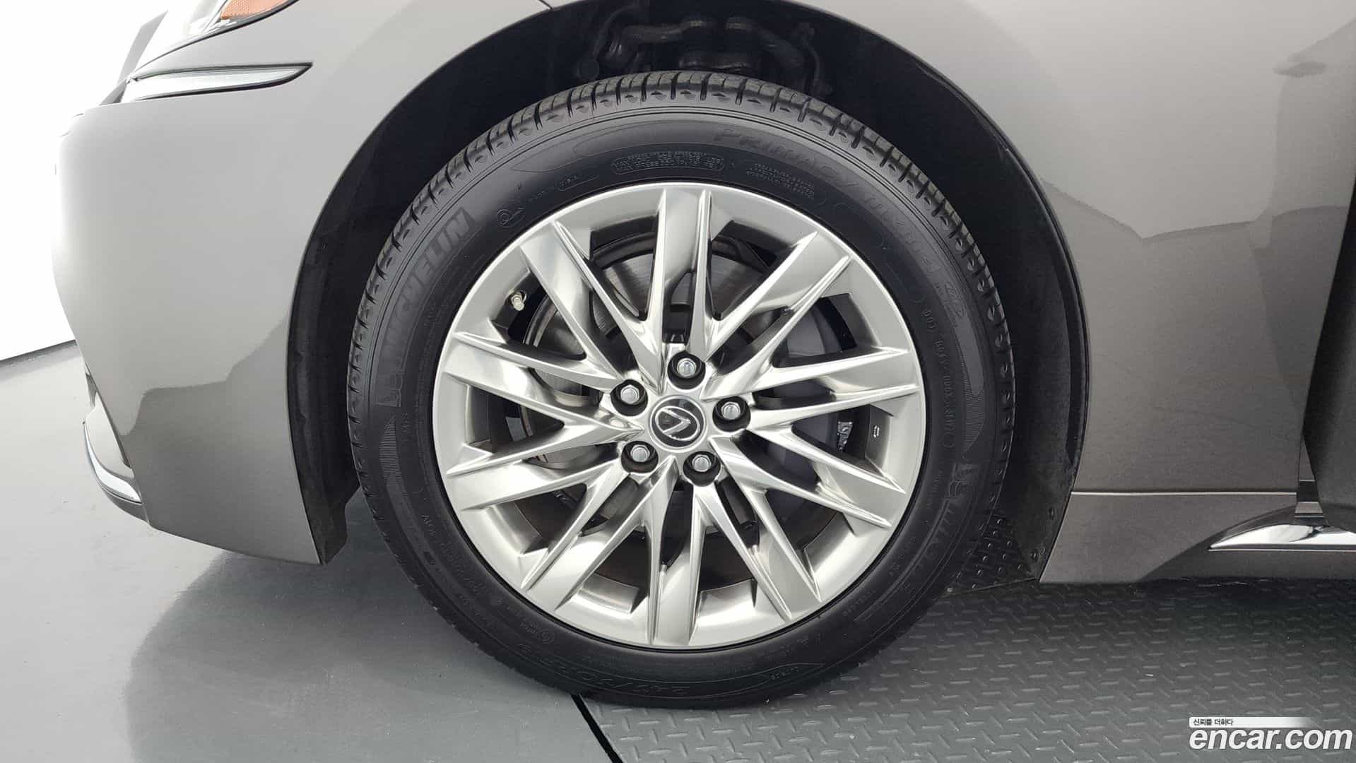 LS Lexus 2019.5-OUTER-005