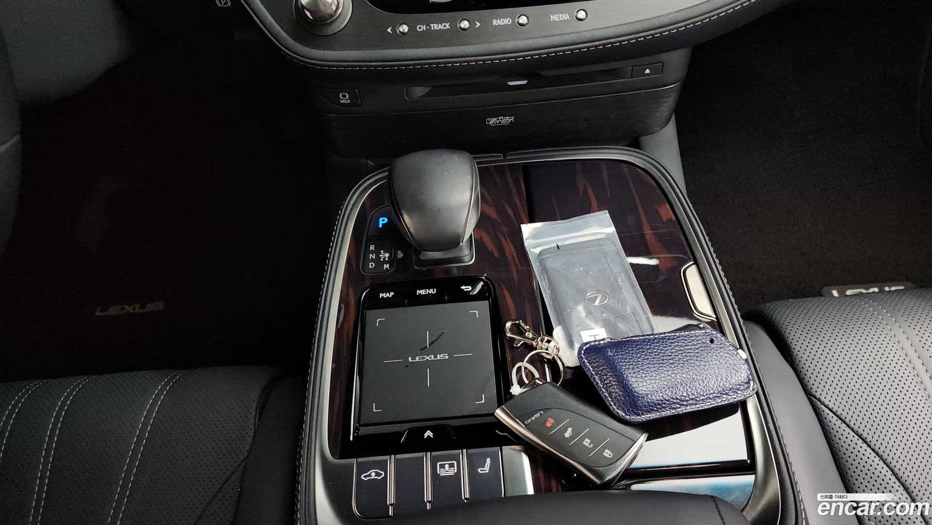 LS Lexus 2019.5-INNER-009