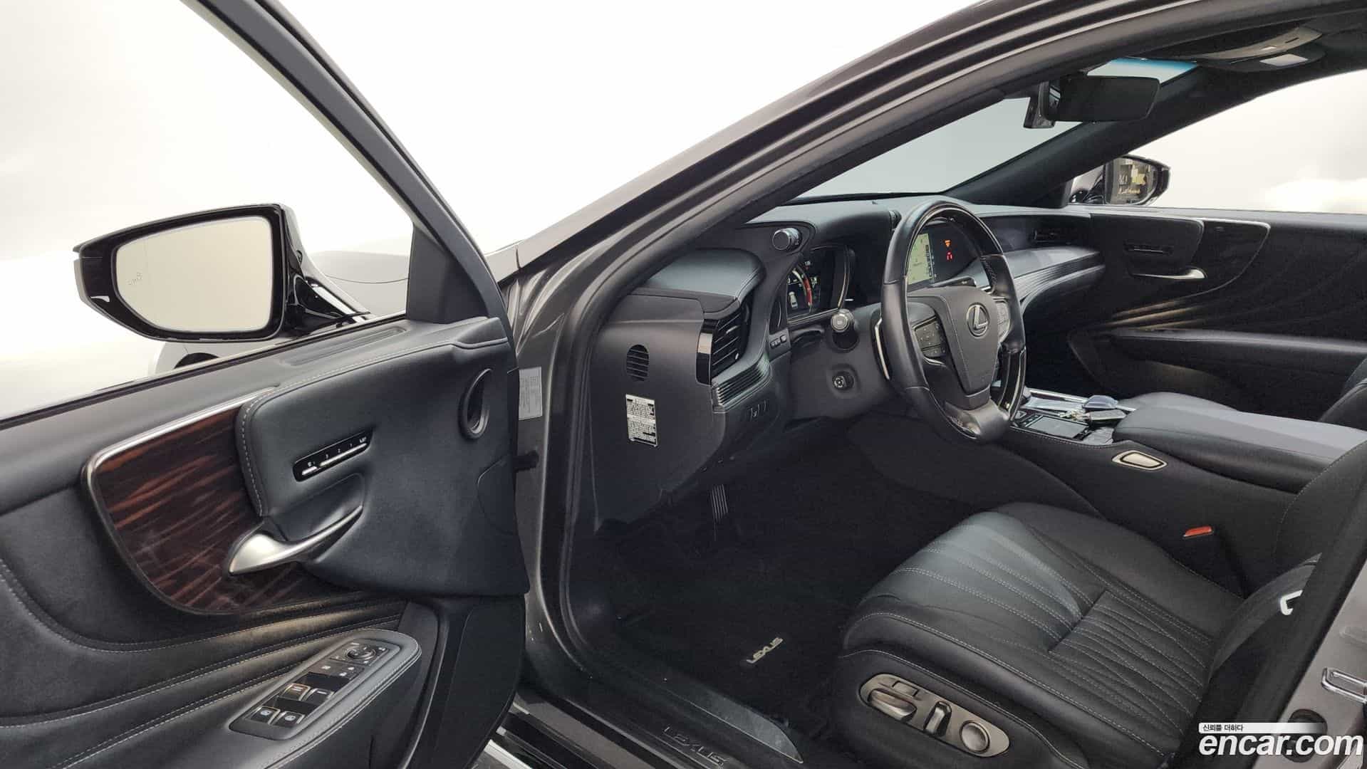 LS Lexus 2019.5-INNER-010