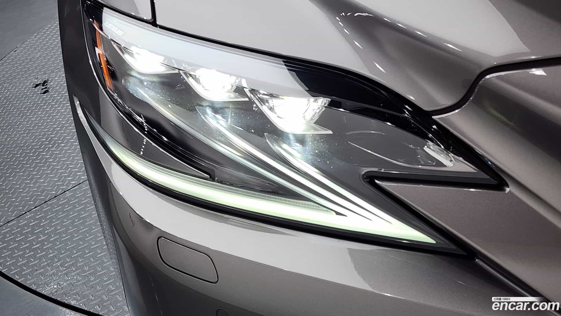 LS Lexus 2019.5-OUTER-032