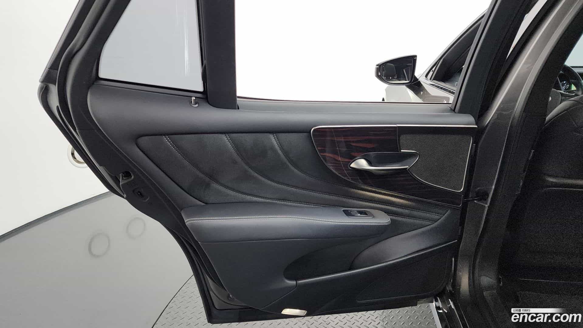 LS Lexus 2019.5-INNER-035