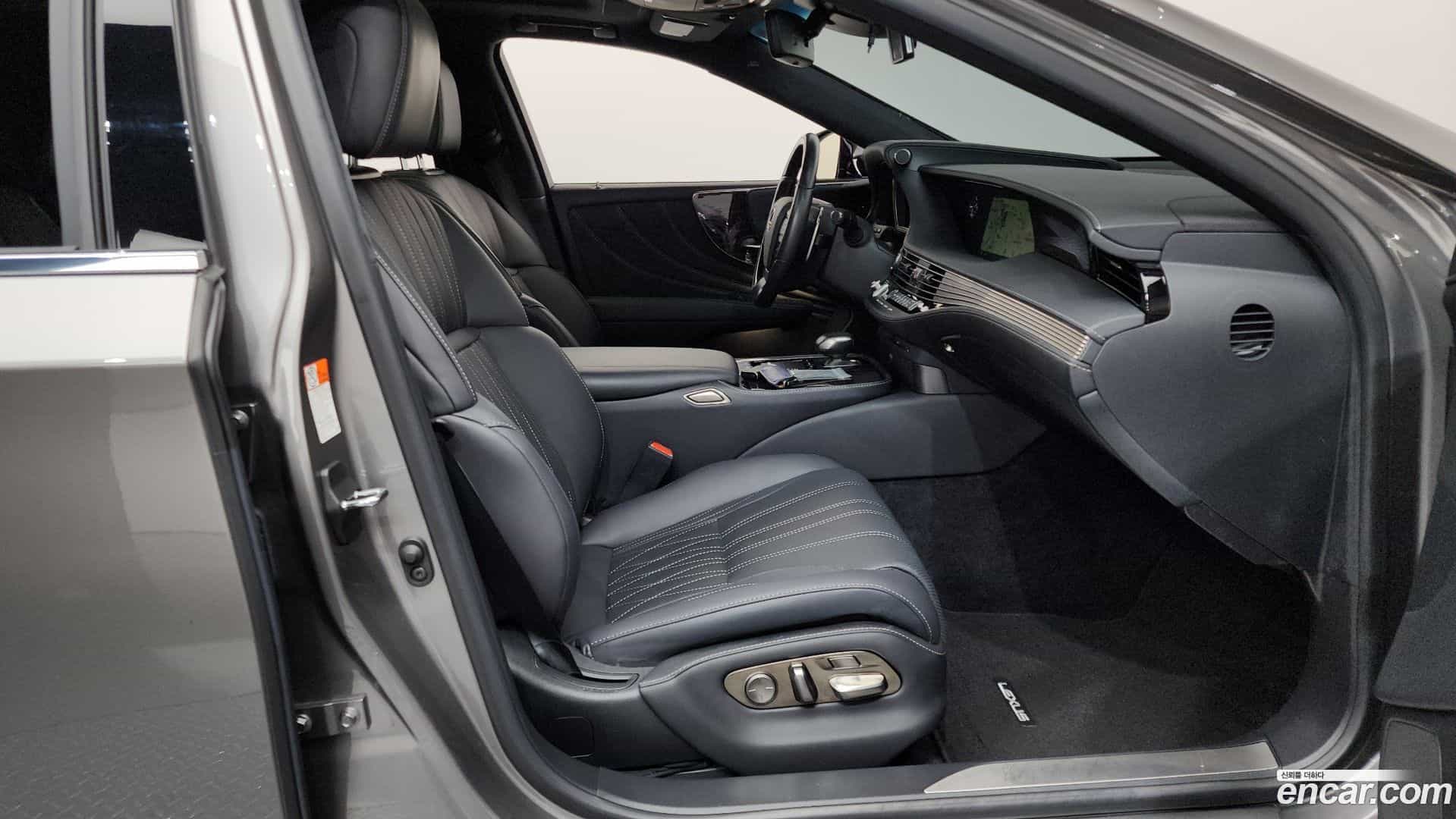 LS Lexus 2019.5-INNER-036
