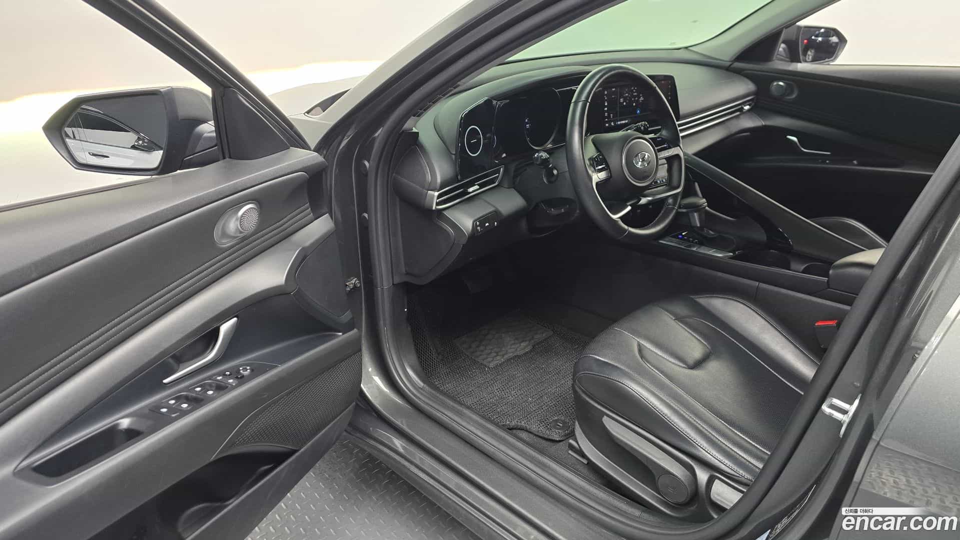 AVANTE Hyundai 2021.1-INNER-010
