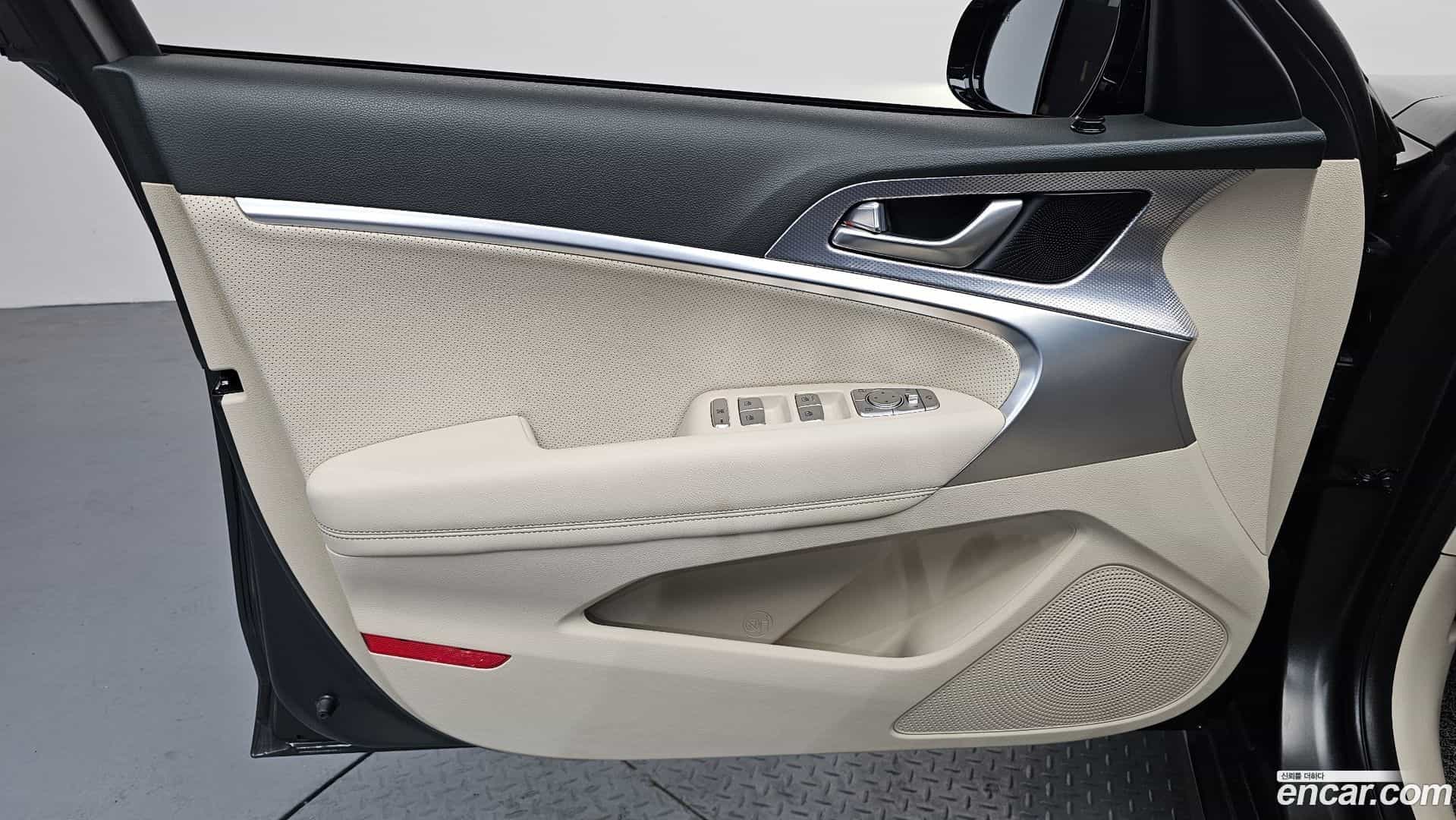 G70 Genesis 2022.11-INNER-034