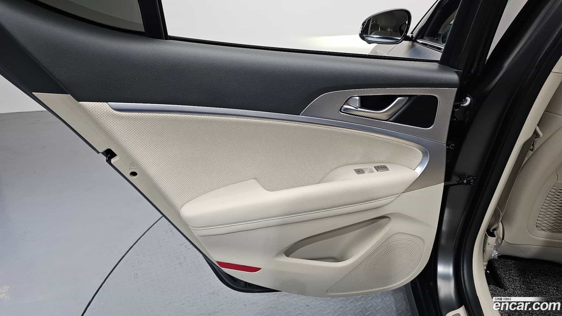 G70 Genesis 2022.11-INNER-035