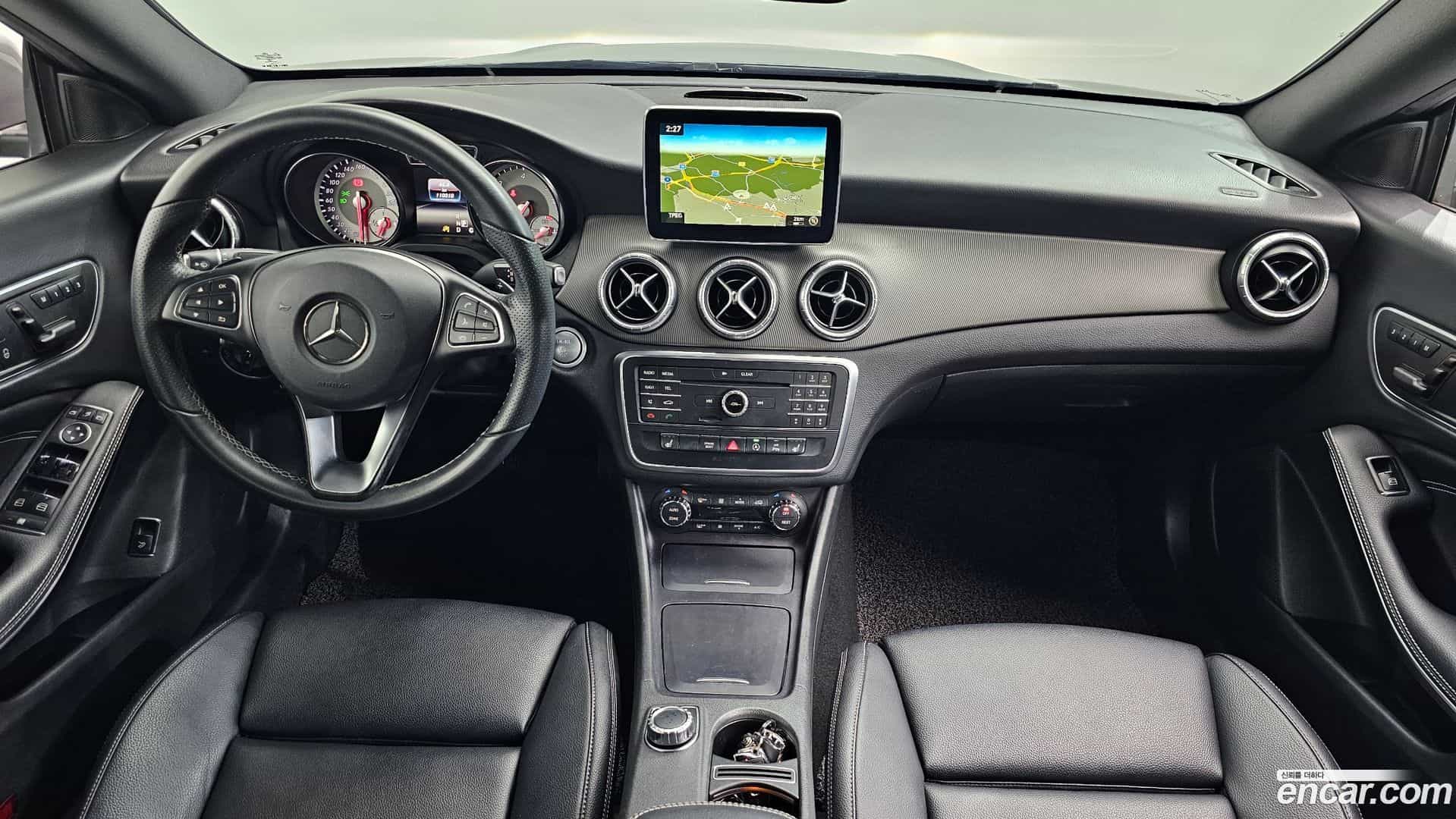 CLA-Class Mercedes-Benz 2016.3-INNER-007