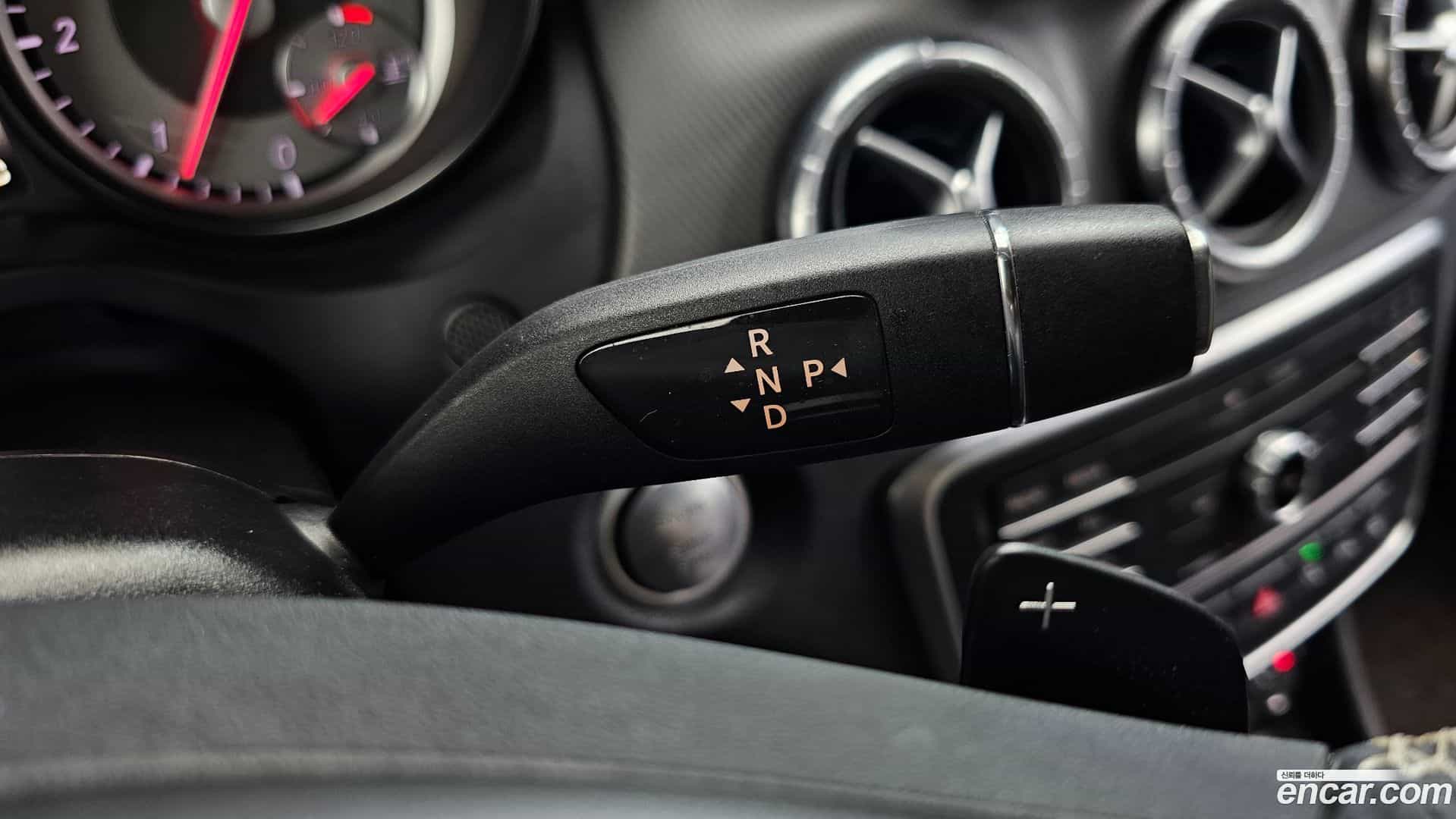 CLA-Class Mercedes-Benz 2016.3-INNER-009