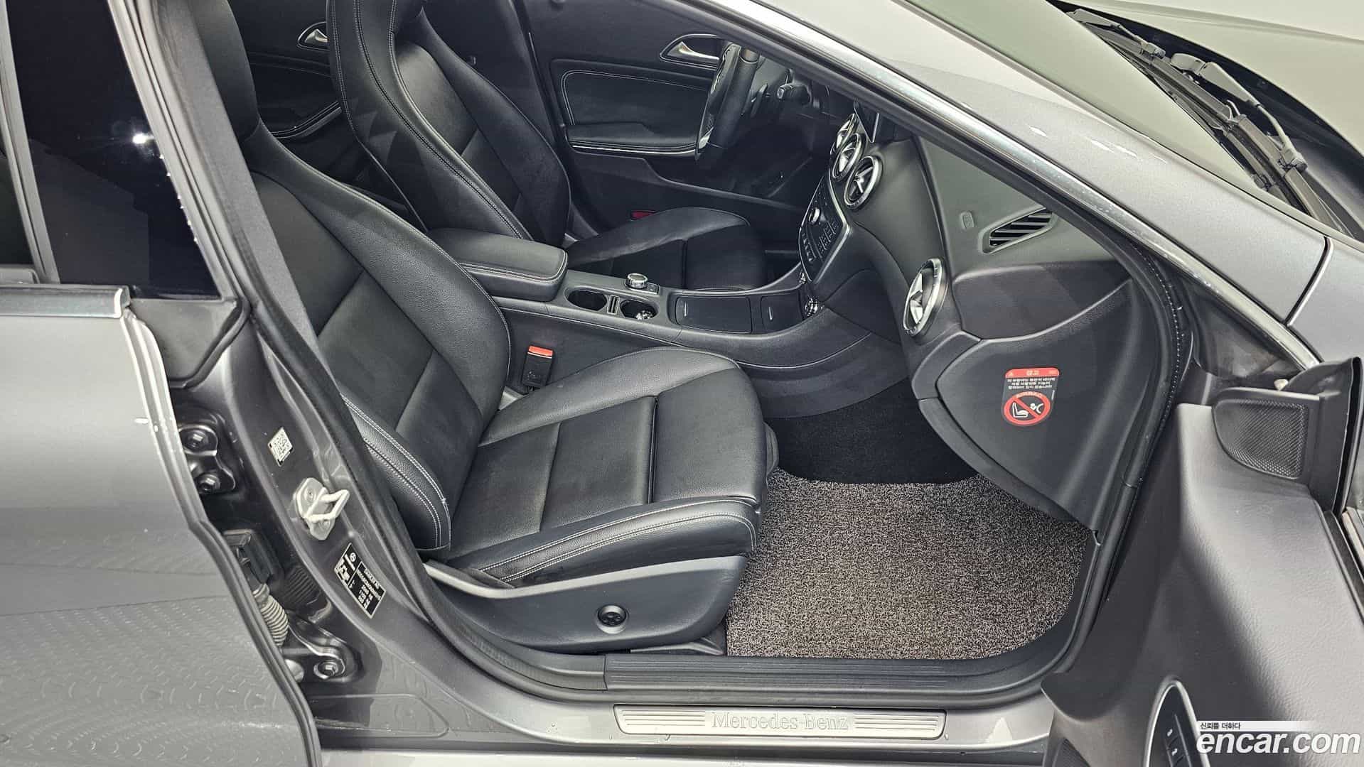 CLA-Class Mercedes-Benz 2016.3-OPTION-016