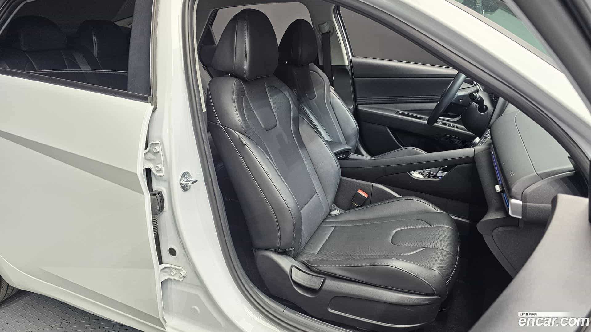 AVANTE Hyundai 2023.3-INNER-036