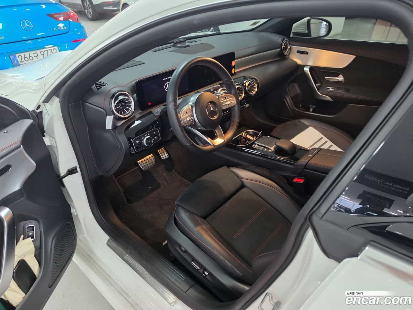 CLA-Class Mercedes-Benz 2022.3-INNER-009