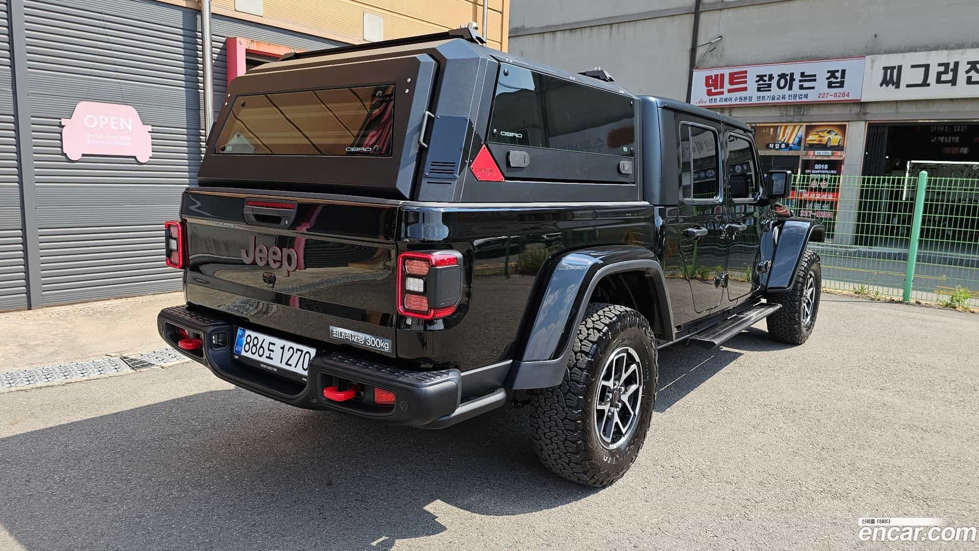 Gladiator Jeep 2025.11-OUTER-002