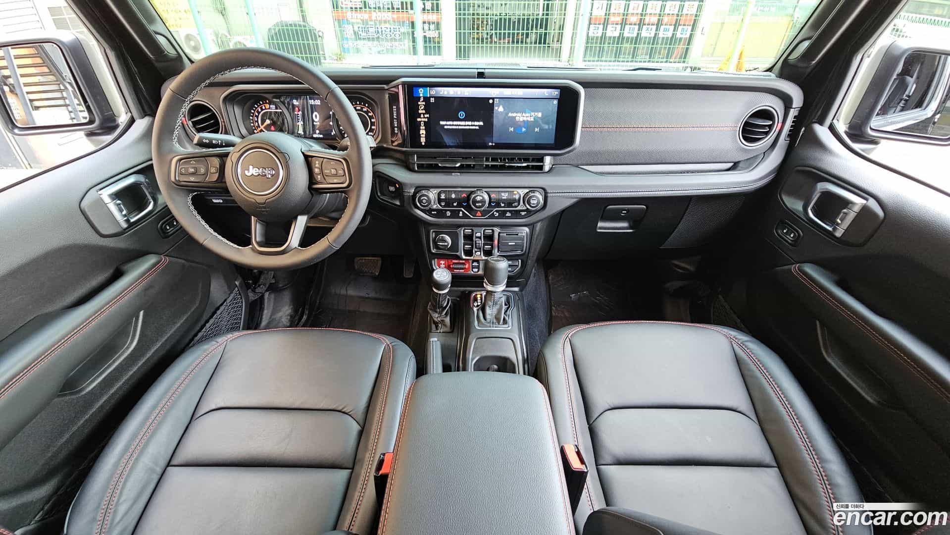 Gladiator Jeep 2025.11-INNER-007
