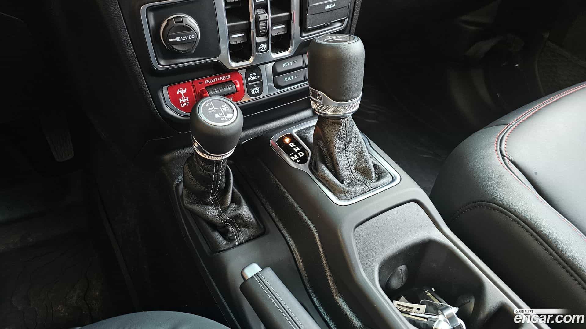 Gladiator Jeep 2025.11-INNER-009