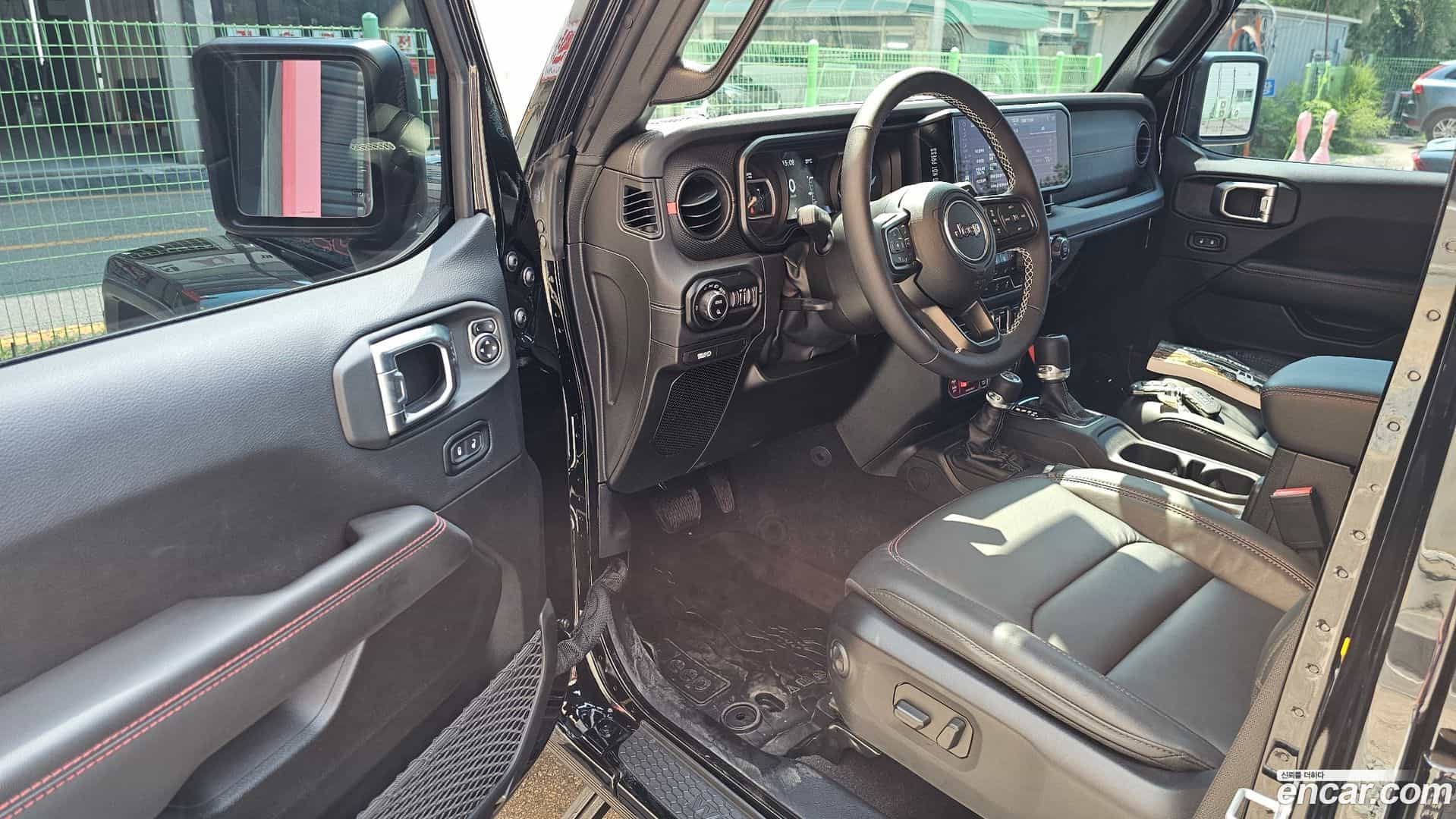 Gladiator Jeep 2025.11-INNER-010