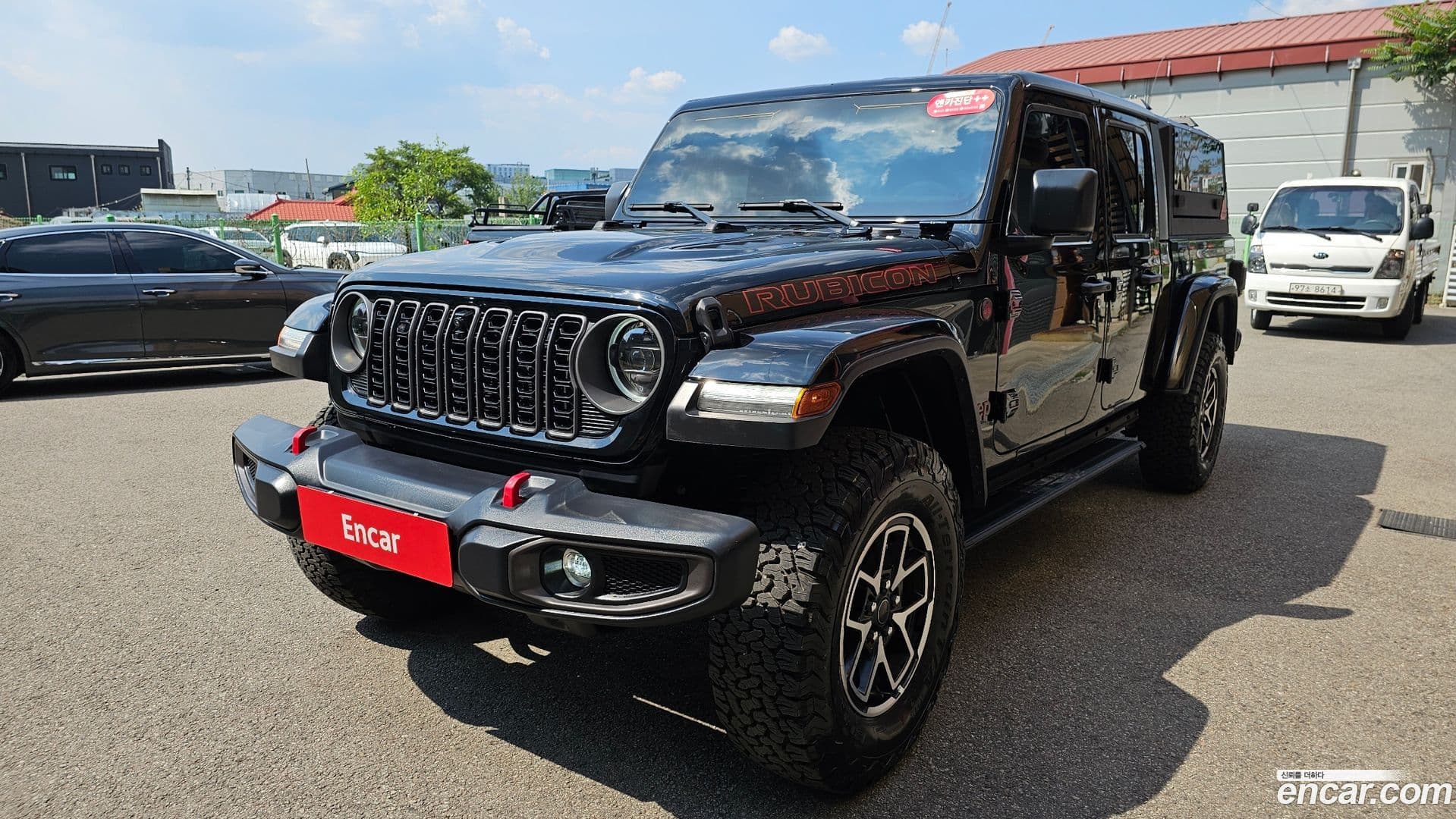 Main__Slider__Photo:Gladiator Jeep 2025.11-0