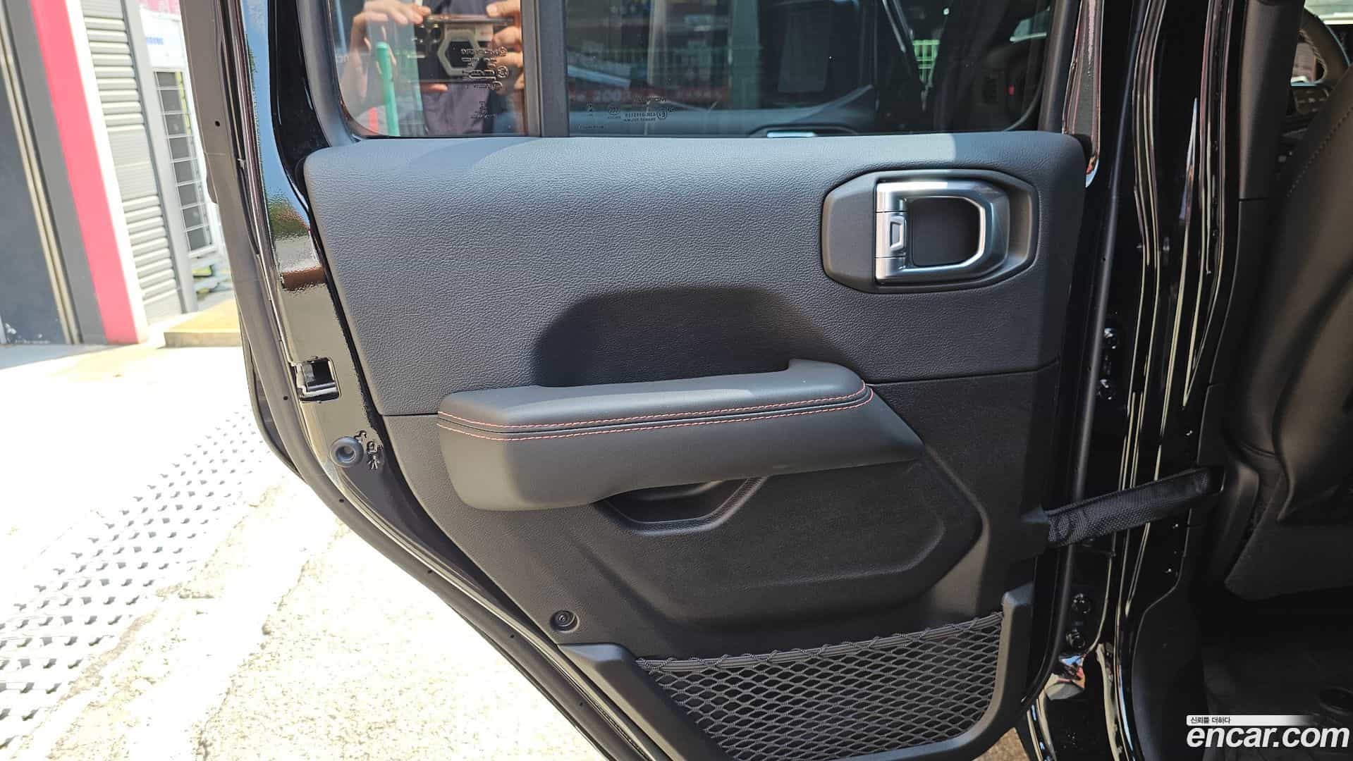 Gladiator Jeep 2025.11-INNER-035