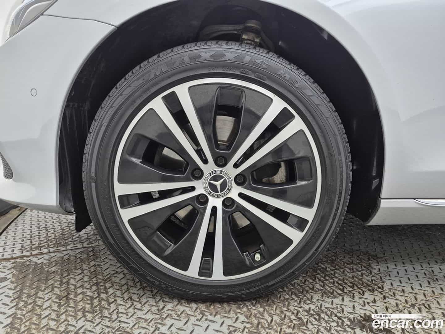 E-Class Mercedes-Benz 2017.5-OPTION-020