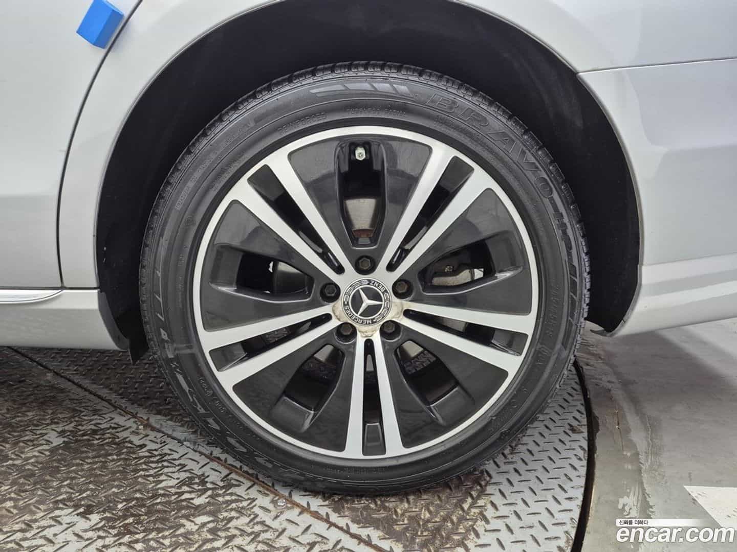 E-Class Mercedes-Benz 2017.5-OPTION-021