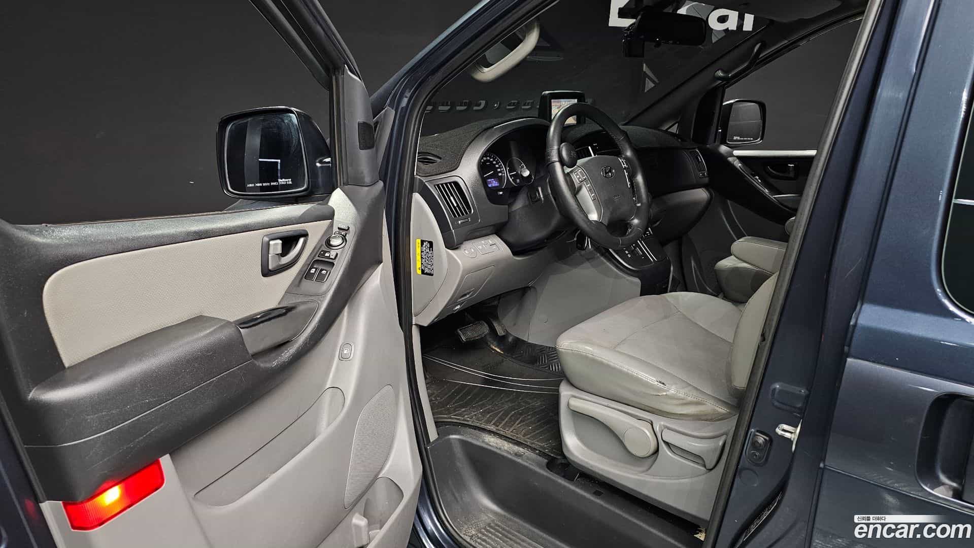 Starex Hyundai 2018.9-INNER-010