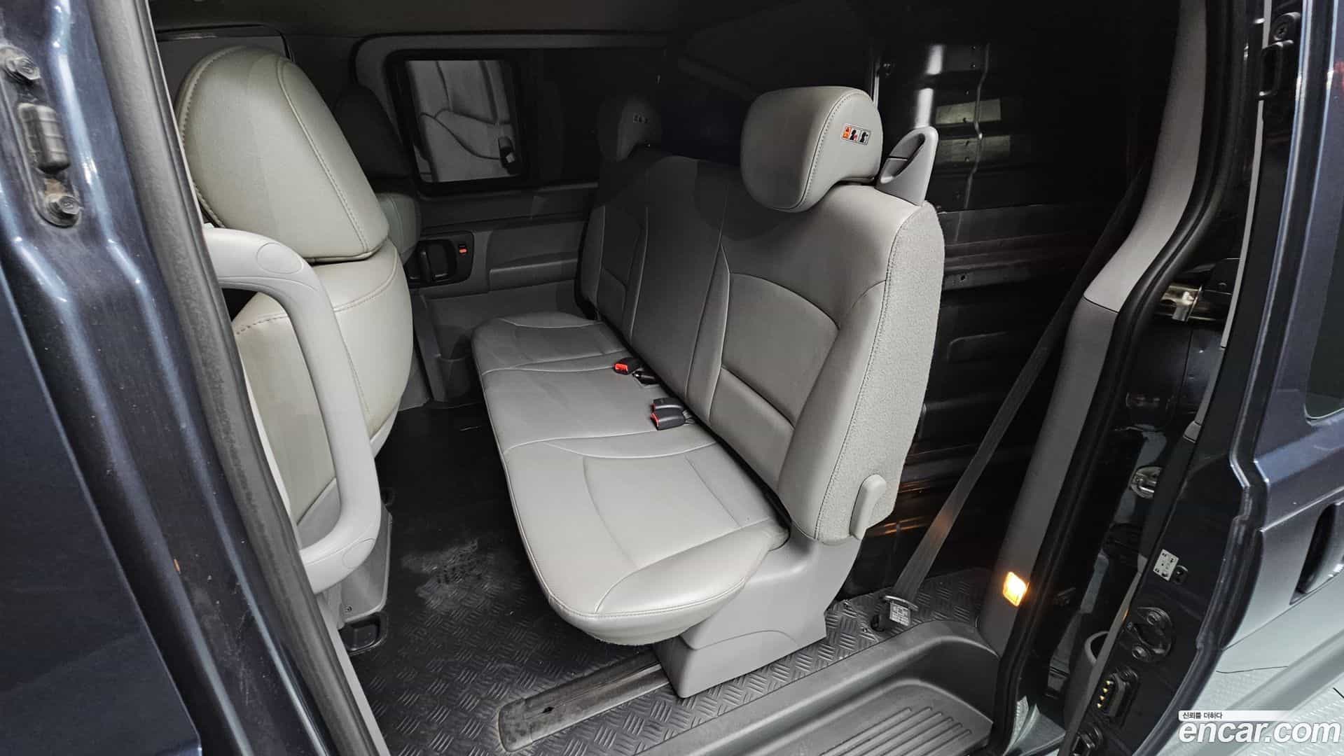 Starex Hyundai 2018.9-OPTION-015