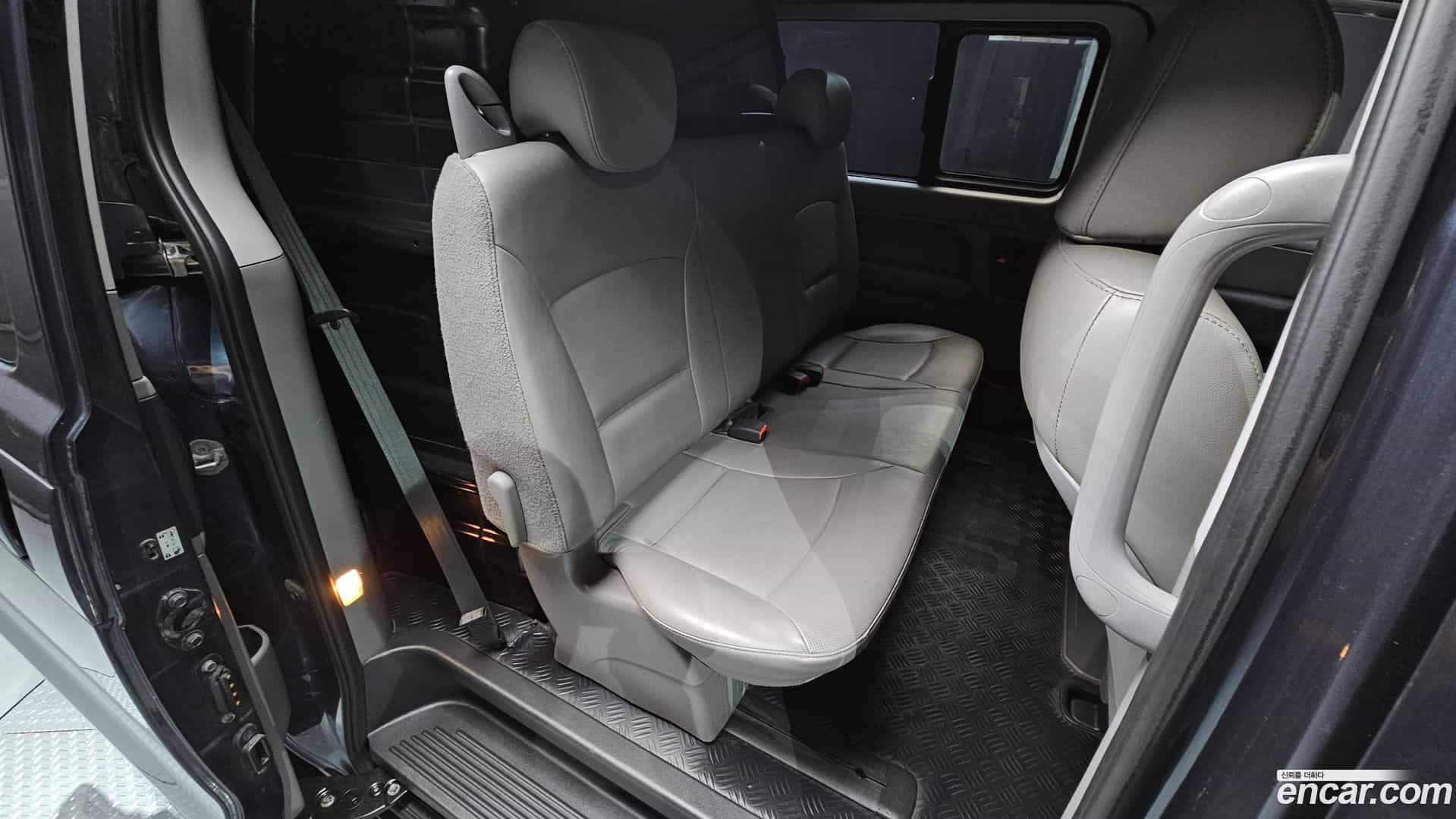 Starex Hyundai 2018.9-OPTION-016