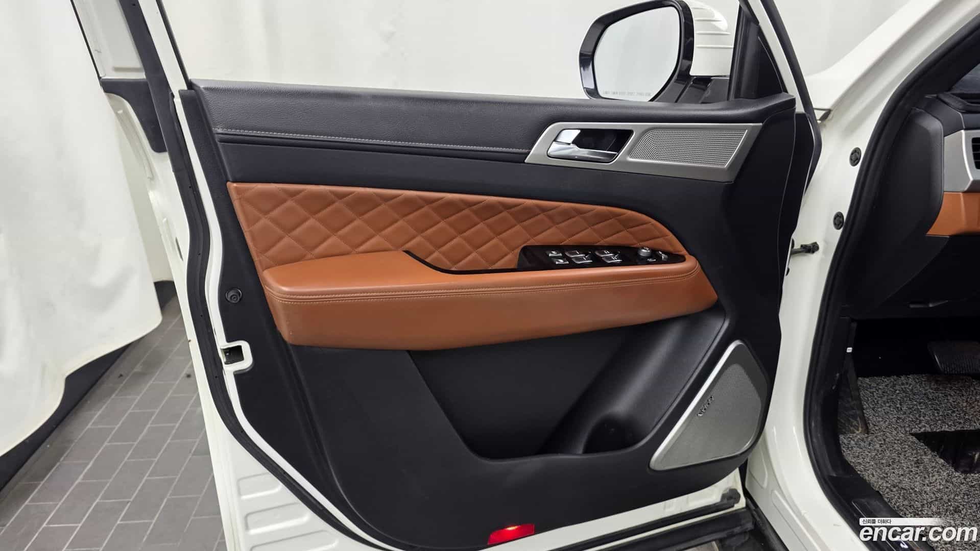 Rexton KG Mobility 2017.8-INNER-034