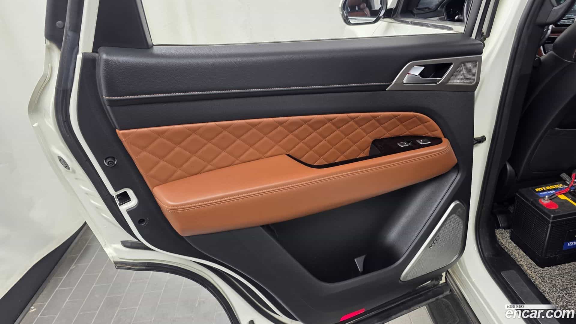 Rexton KG Mobility 2017.8-INNER-035