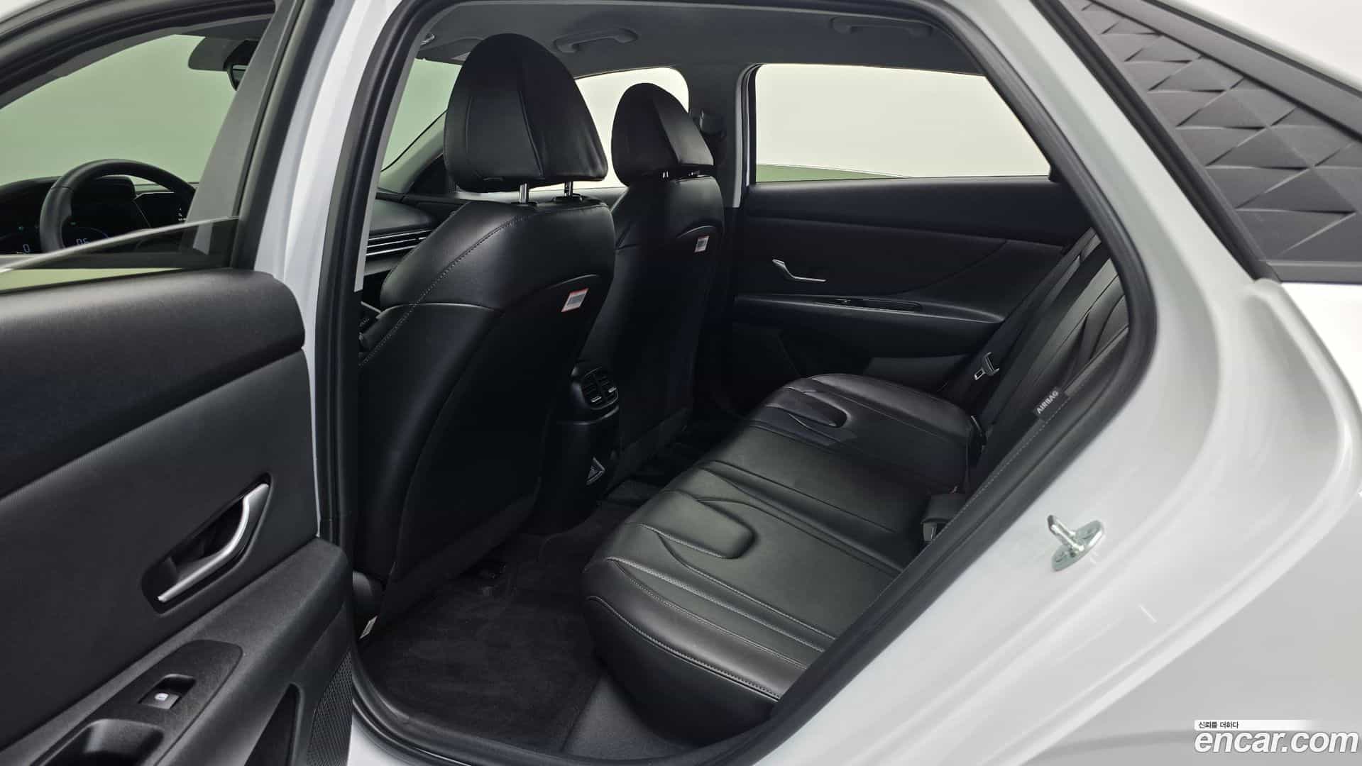 AVANTE Hyundai 2024.10-OPTION-016