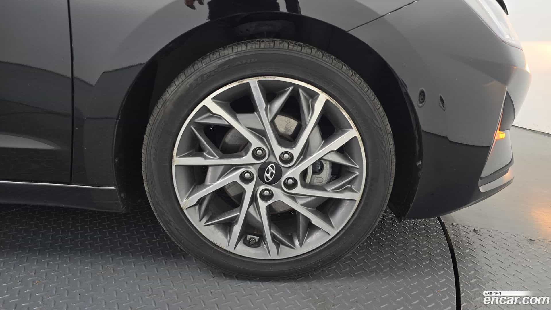 AVANTE Hyundai 2019.0-OUTER-005